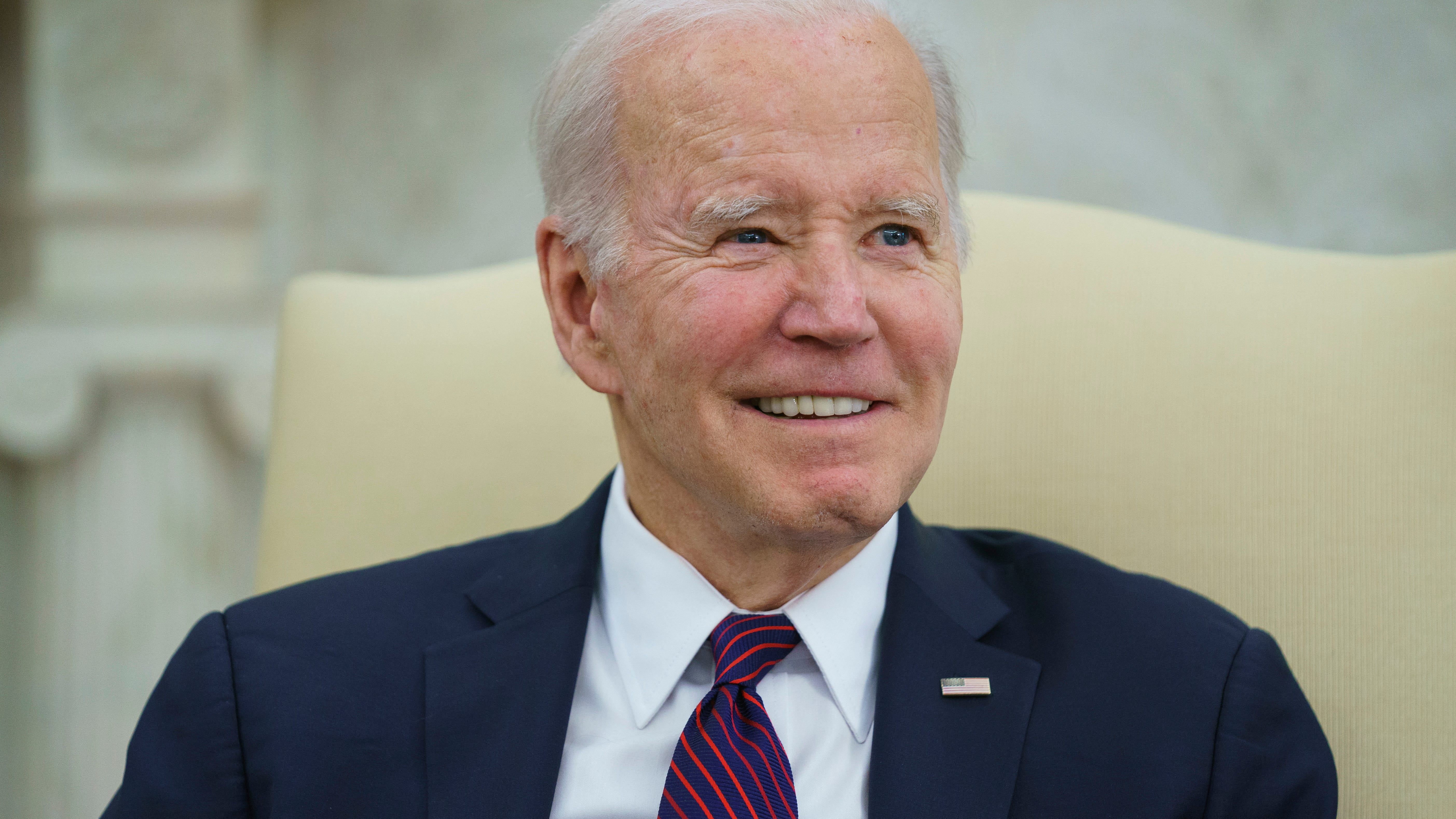 Biden showcases Dem coalition with campaign advisory board