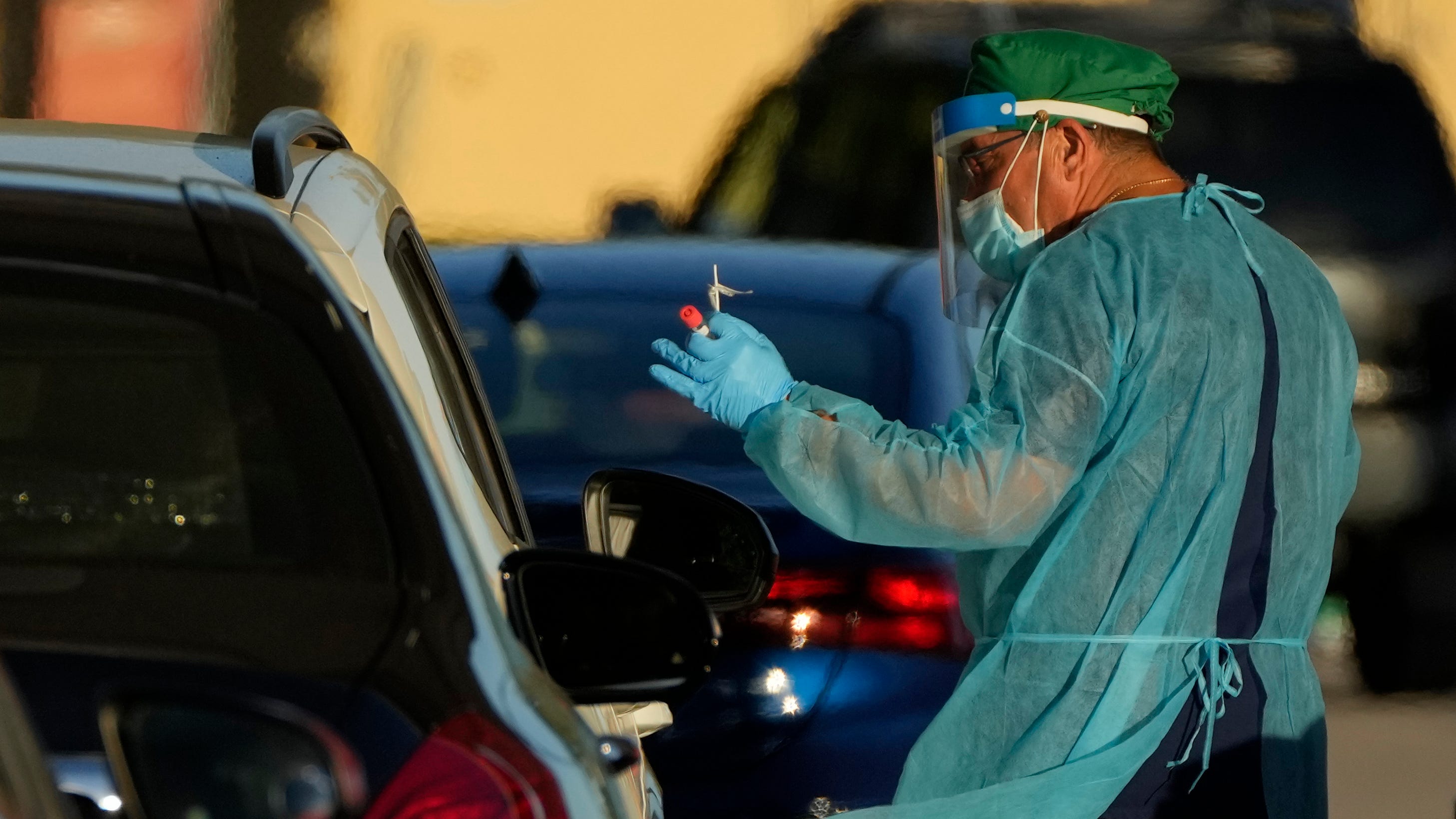 New COVID-19 cases in US soar to highest levels on record