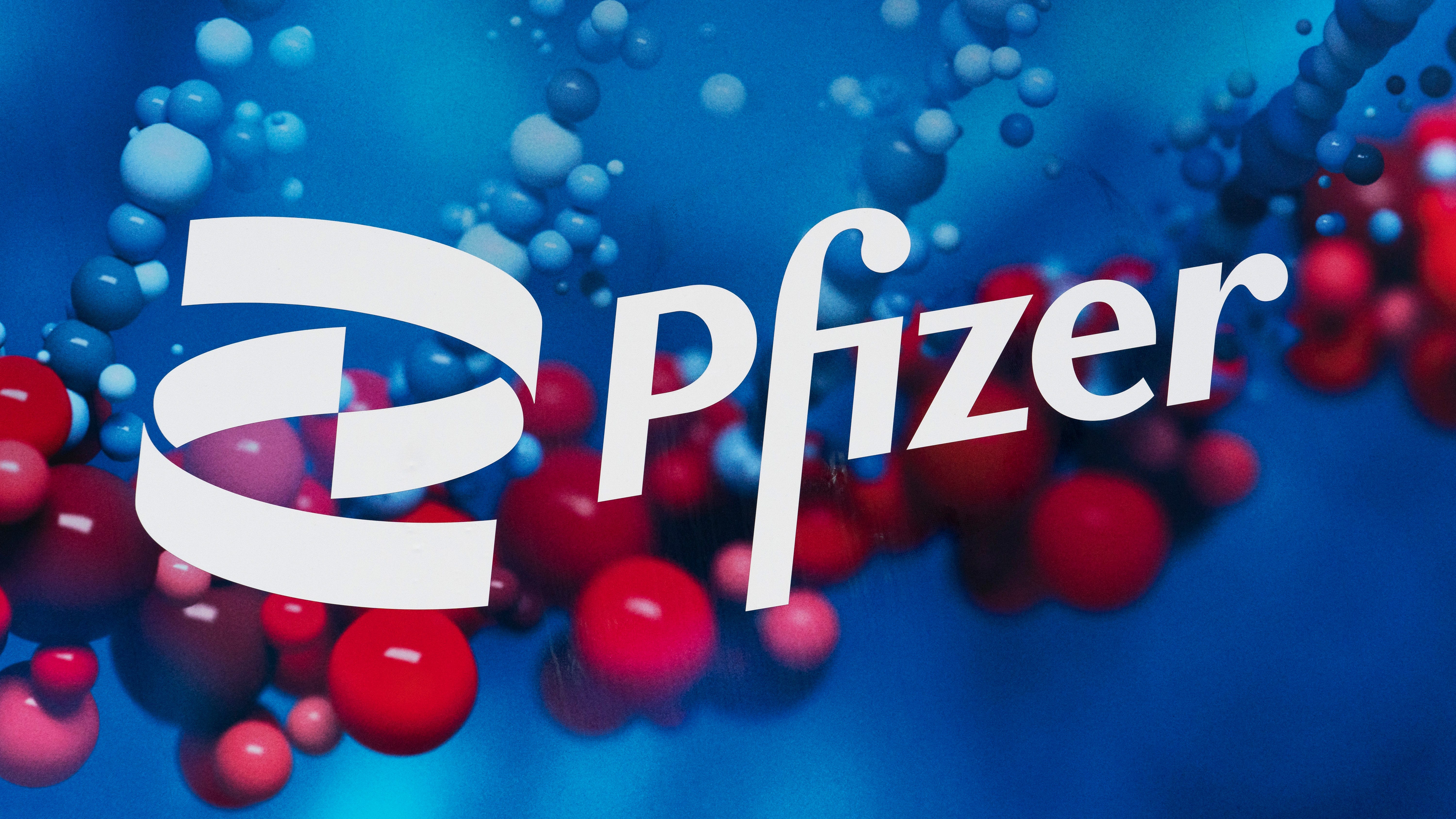 Pfizer agrees to let other companies make its COVID-19 pill