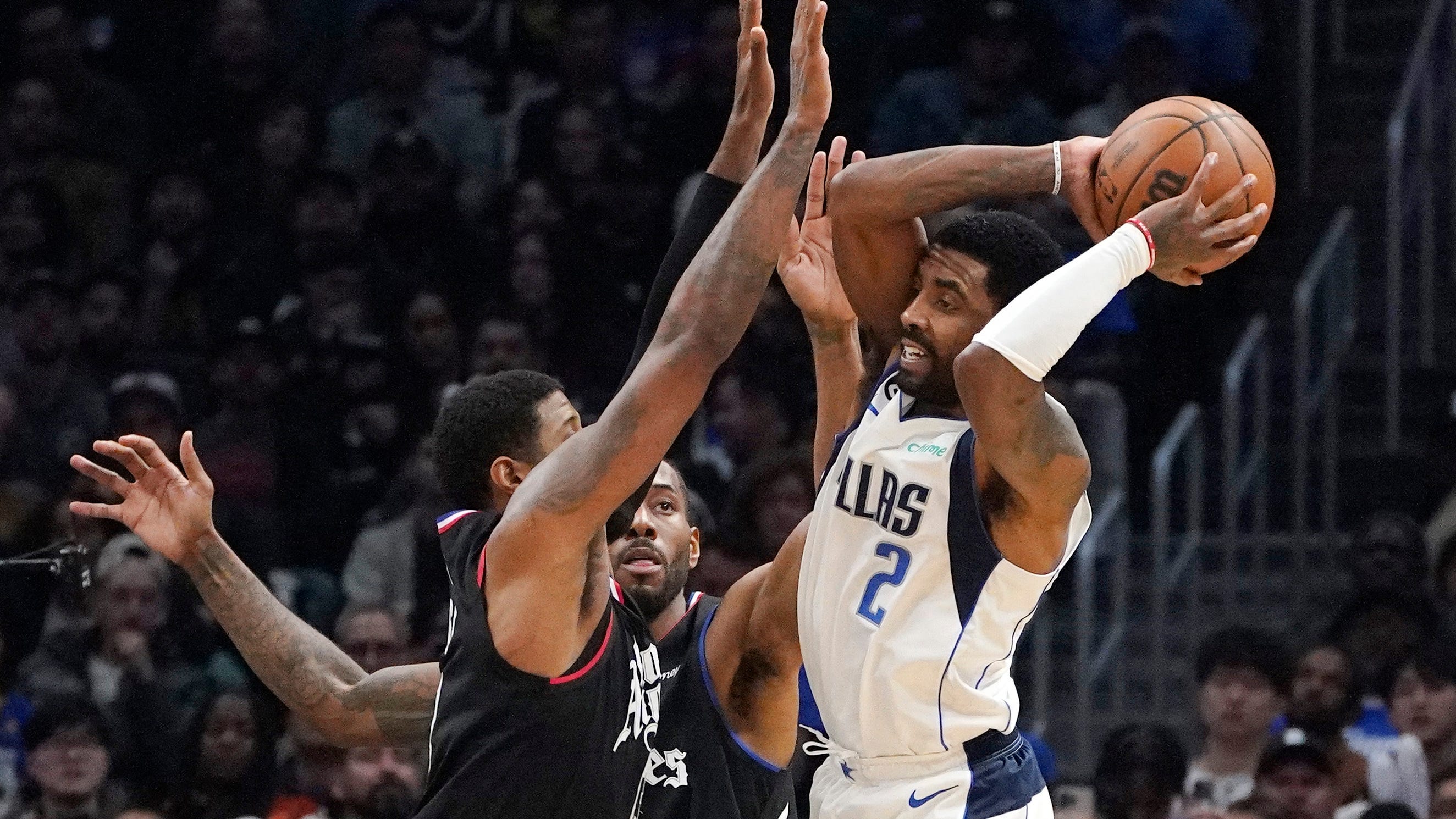 Irving scores 24 in Dallas debut, leads Mavs over Clippers