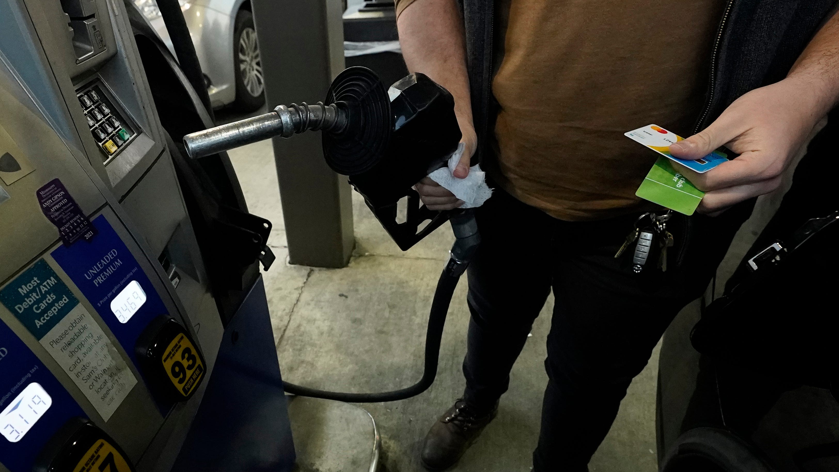 Q&A: Forecasters say gasoline prices likely to remain high 
