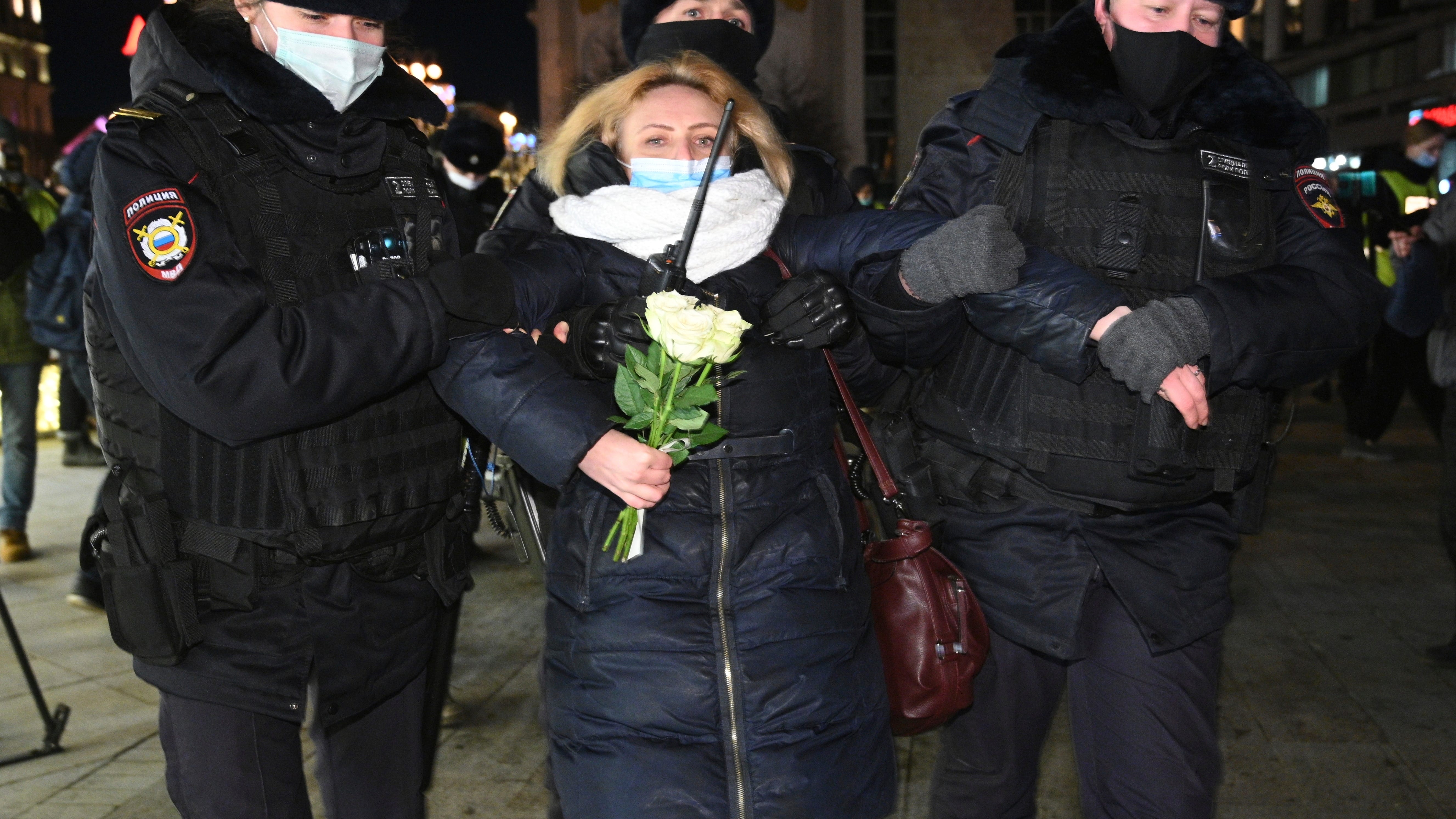 Hundreds arrested as shocked Russians protest Ukraine attack