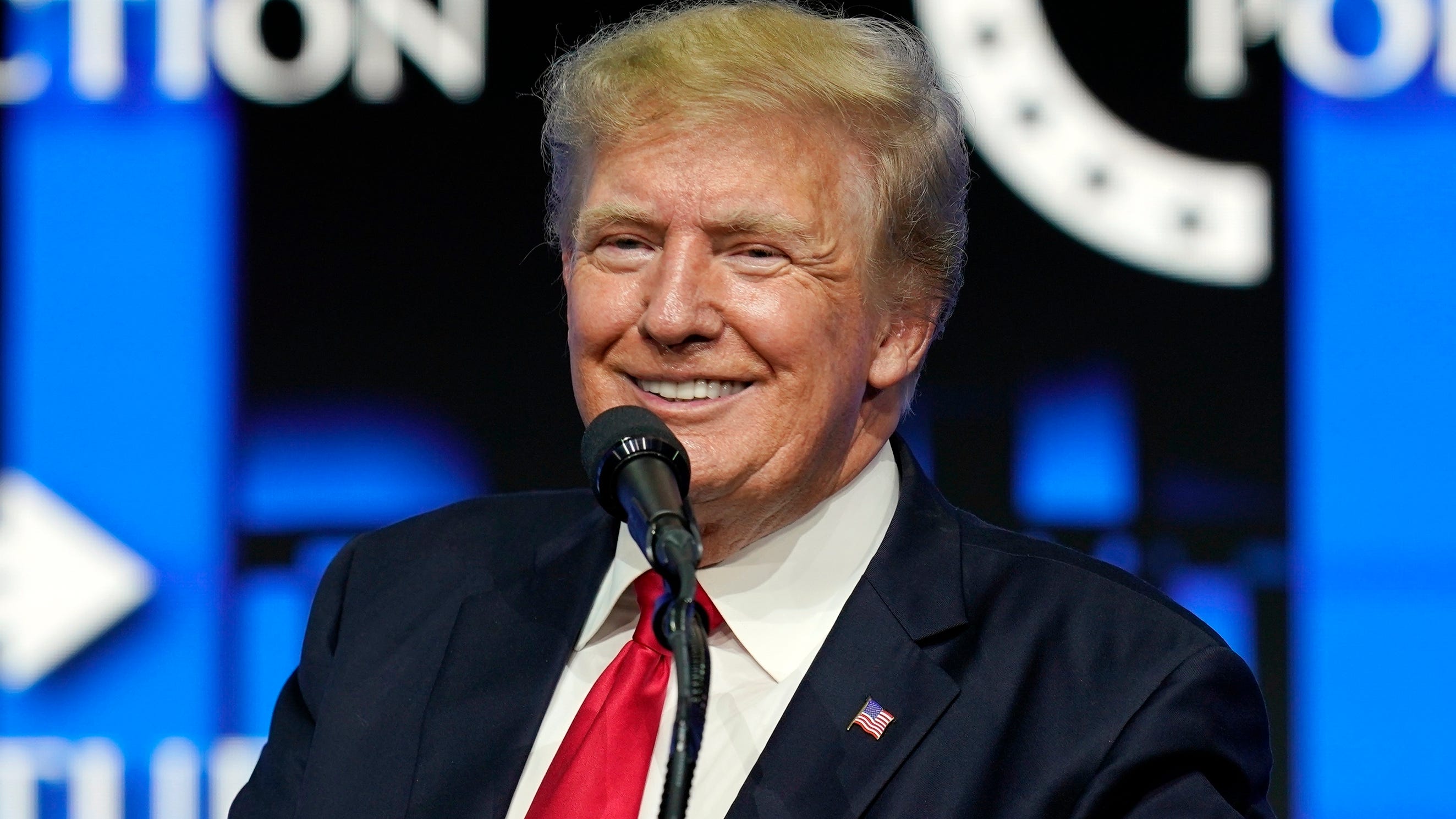 Trump could get big 'bonus' shares in new social media firm 