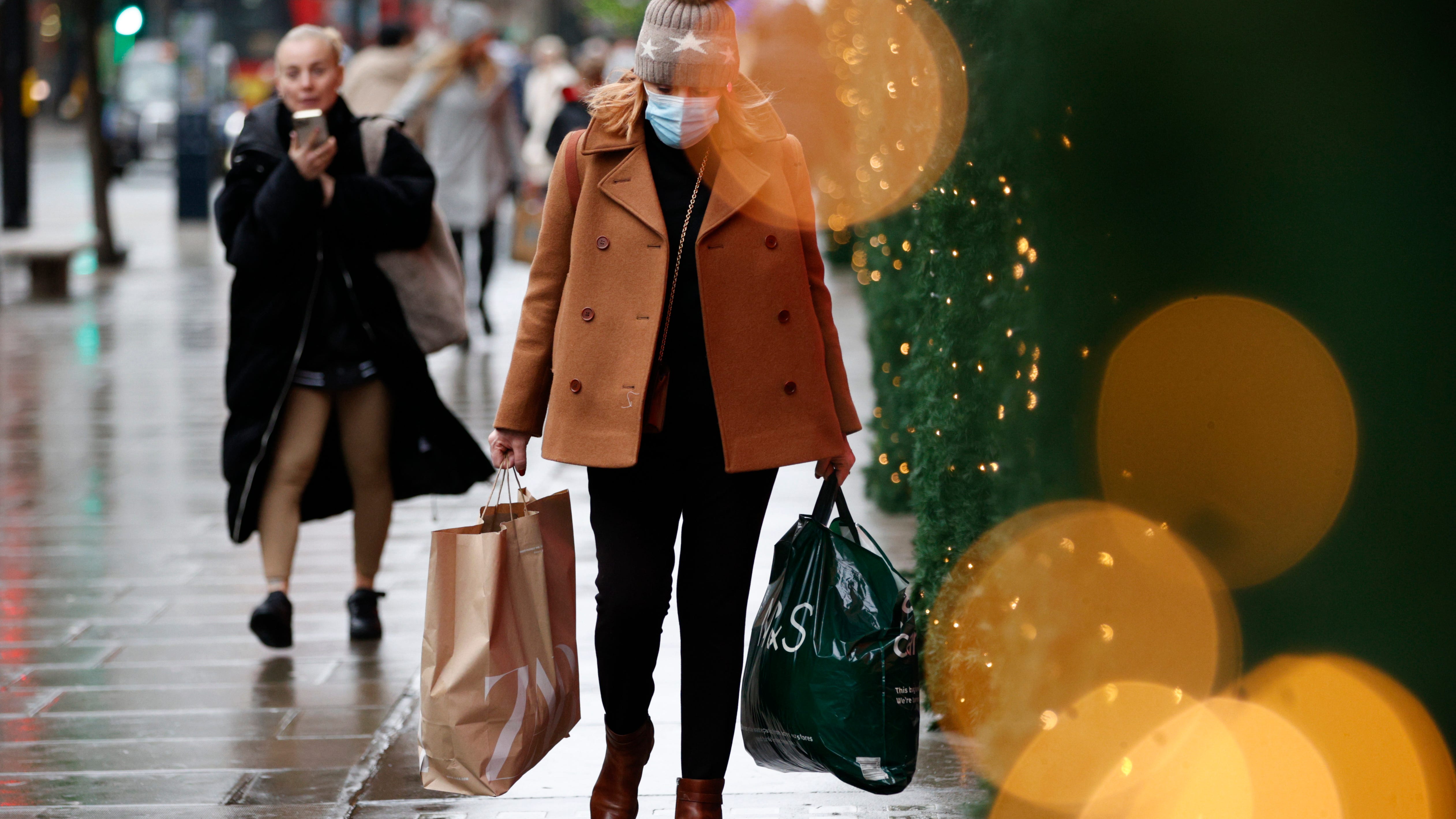 Omicron spreads global gloom over New Year's celebrations