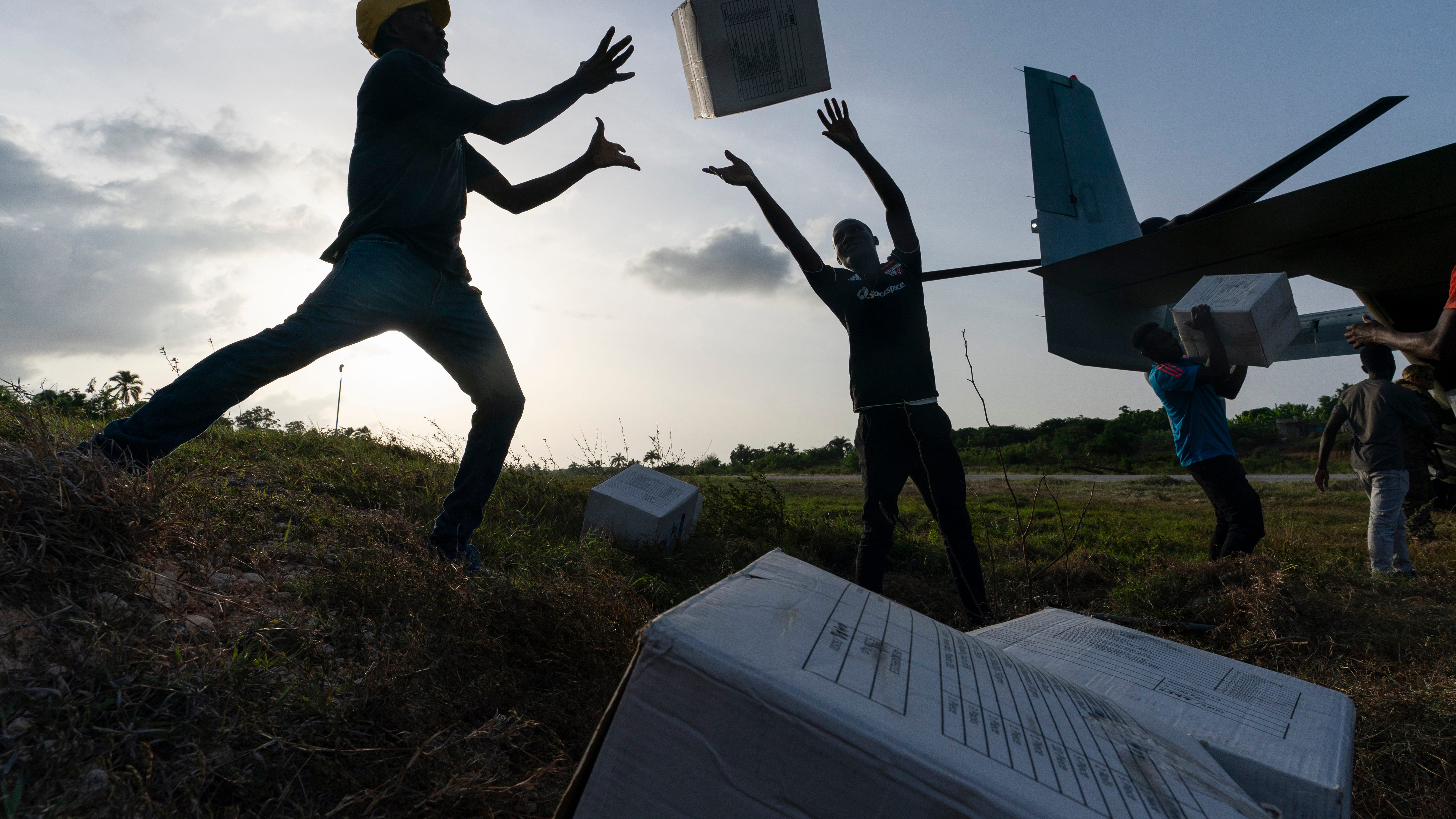 US airlifts aid to Haiti to reach areas hardest hit by quake