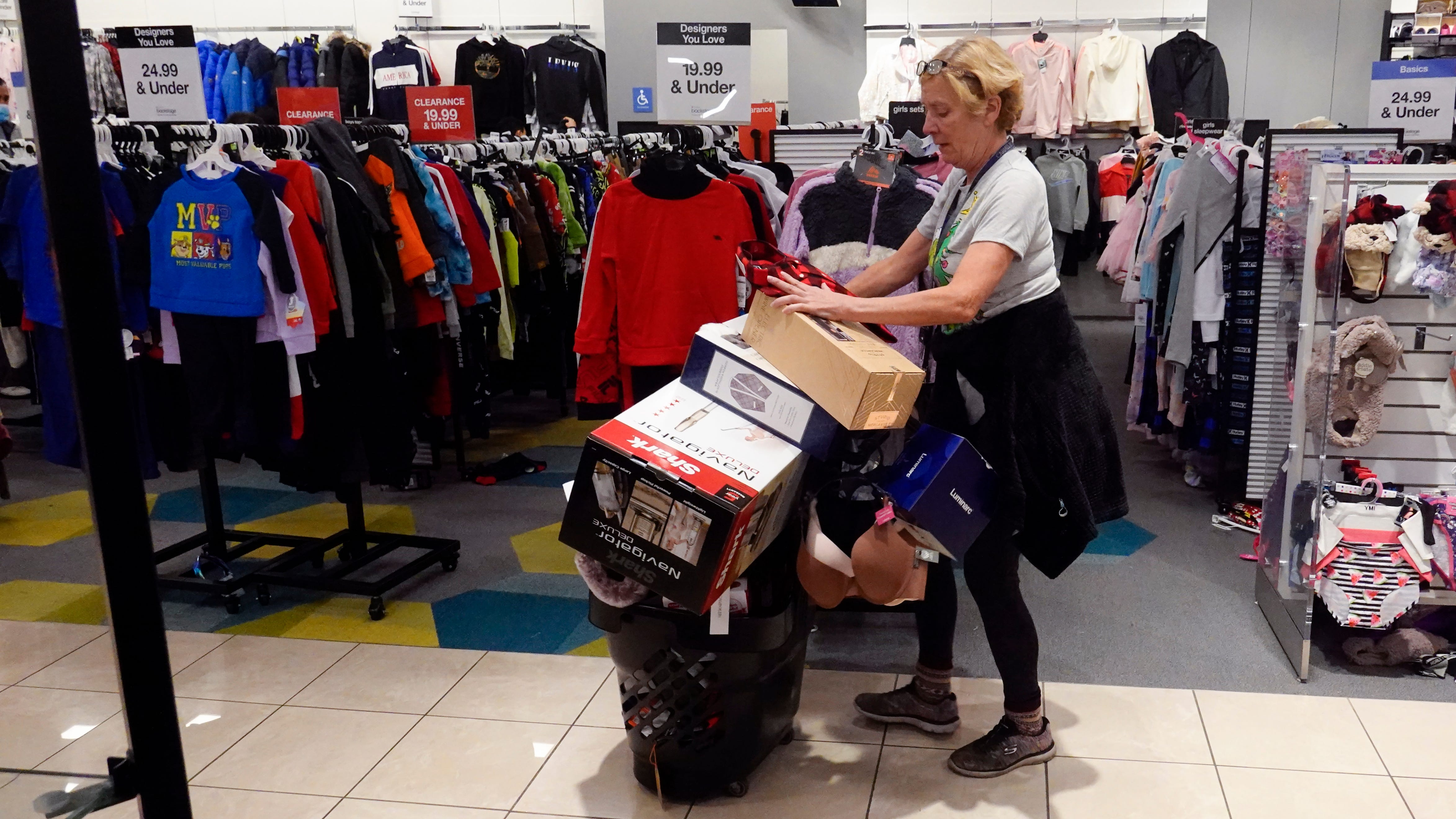 Despite supply issues and omicron, holiday sales rise 8.5%
