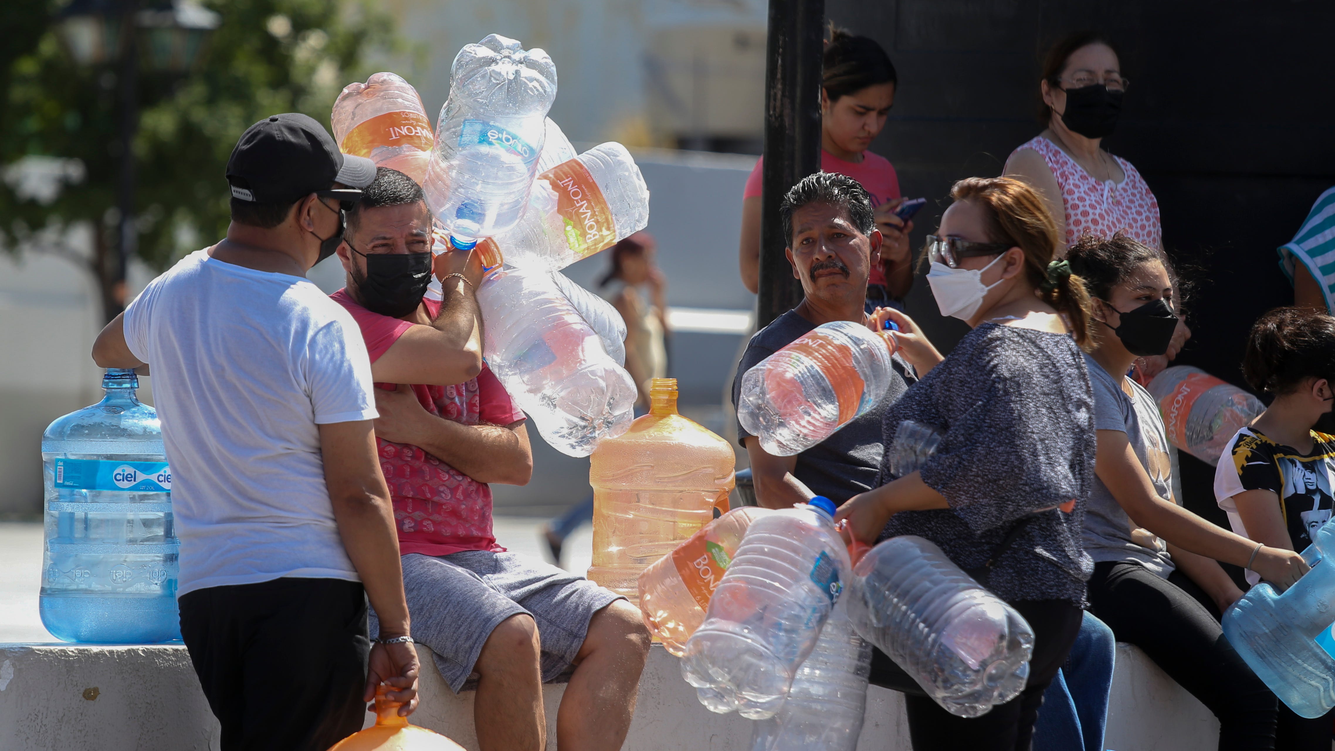 Monterrey suffers weeks-long water cutoff amid drought