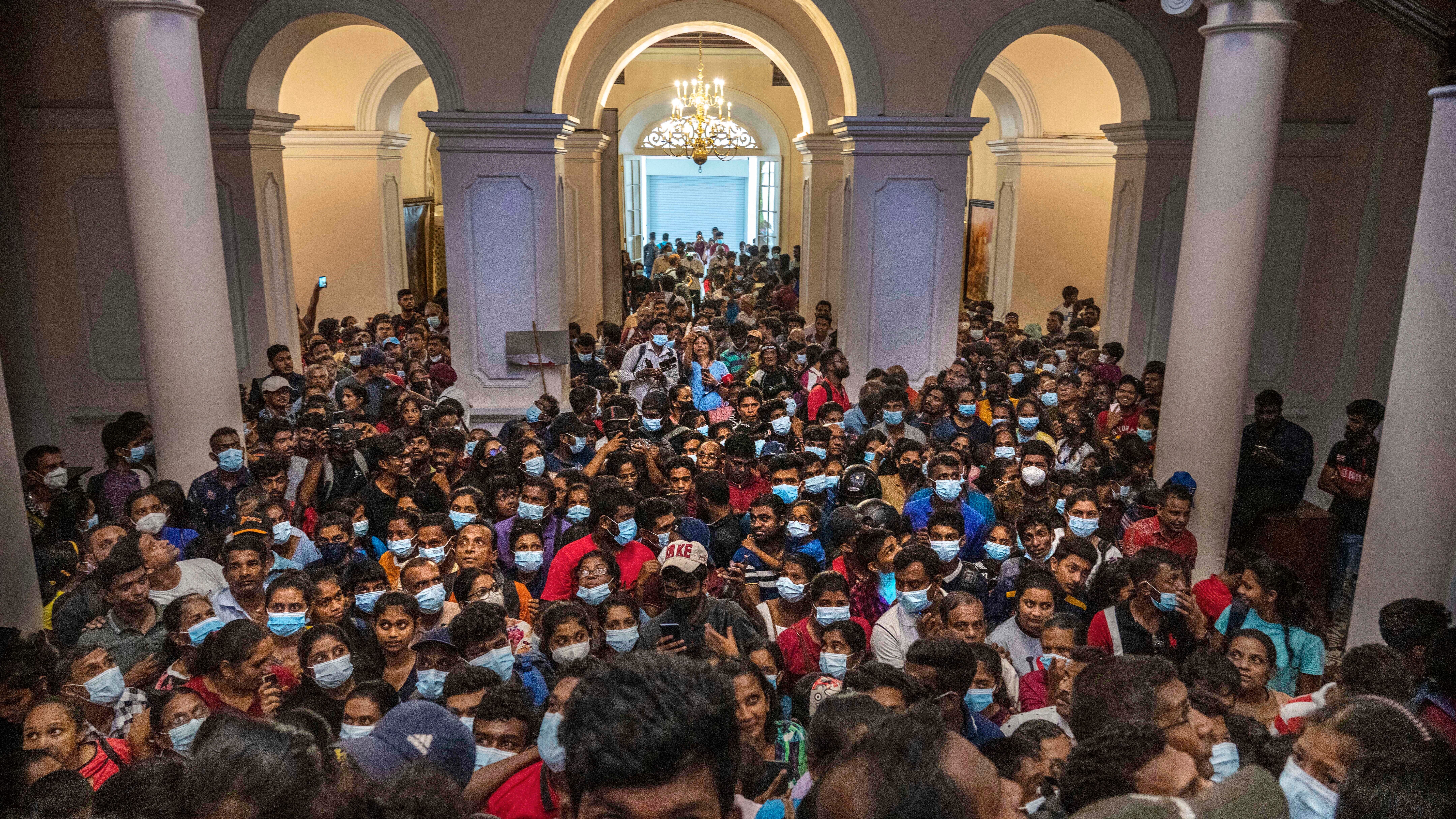 Taking selfies, Sri Lankans converge on presidential palace