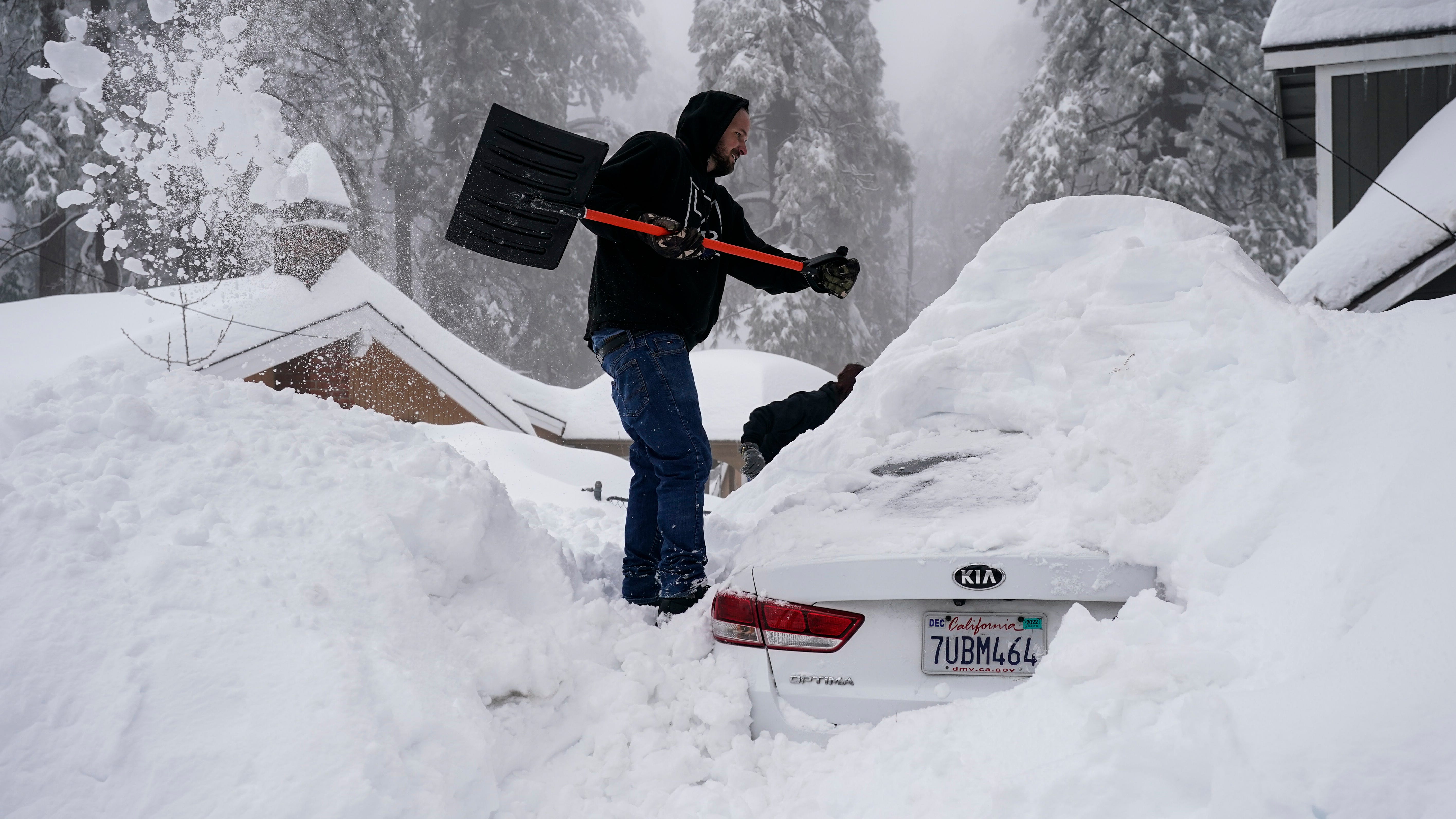 California's snow-stranded residents need food, plows, help