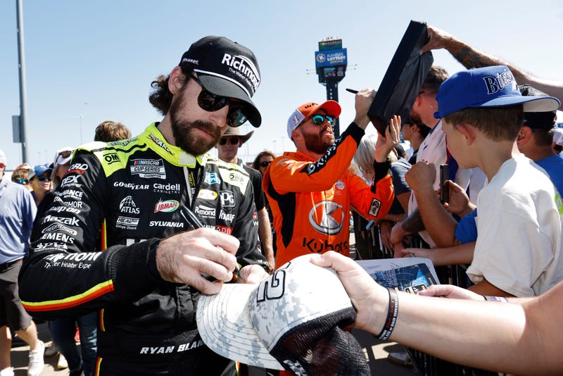 CORRECTION NASCAR Kansas Auto Racing