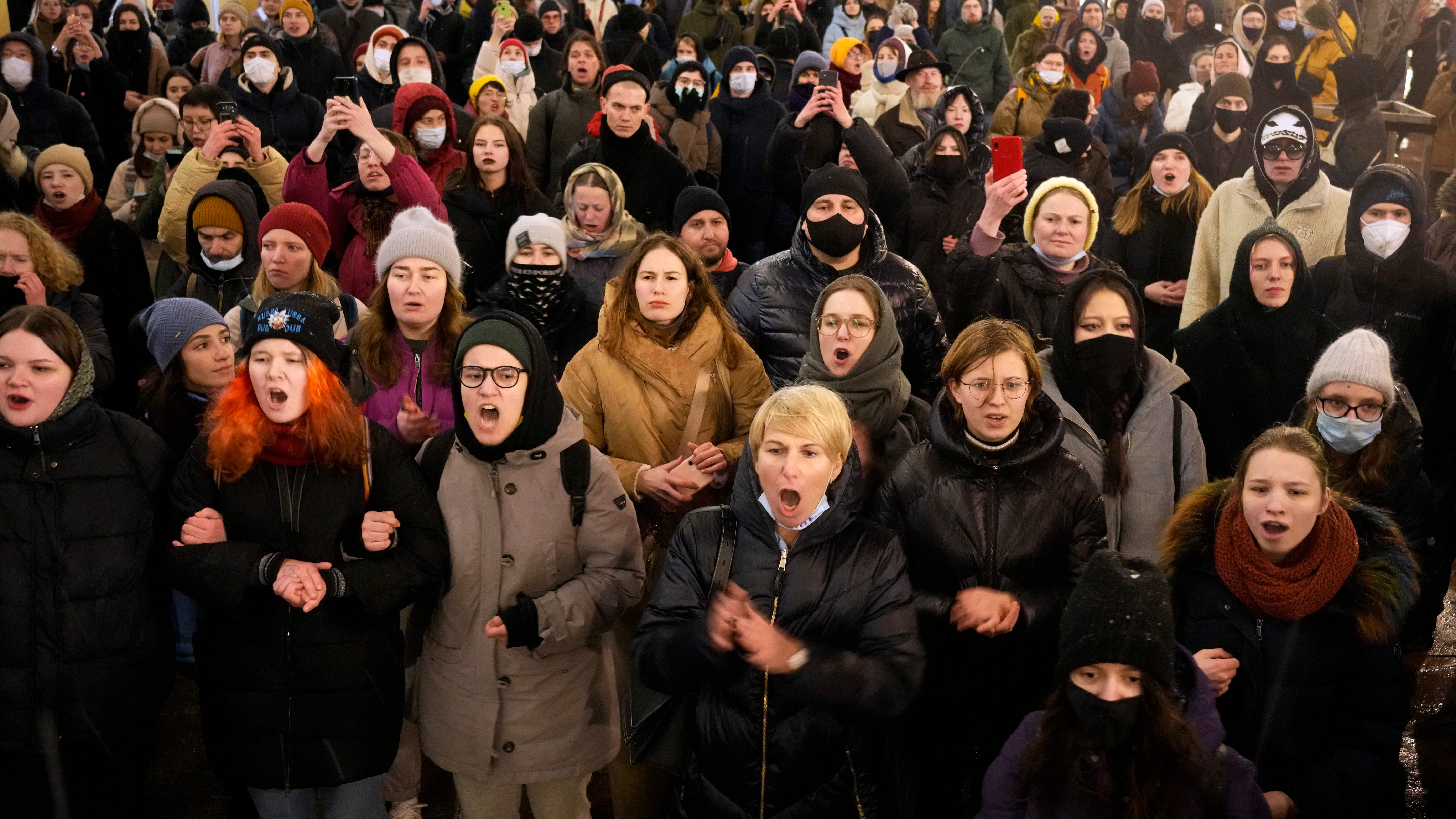 Protests resume as Russia seeks to quash invasion critics