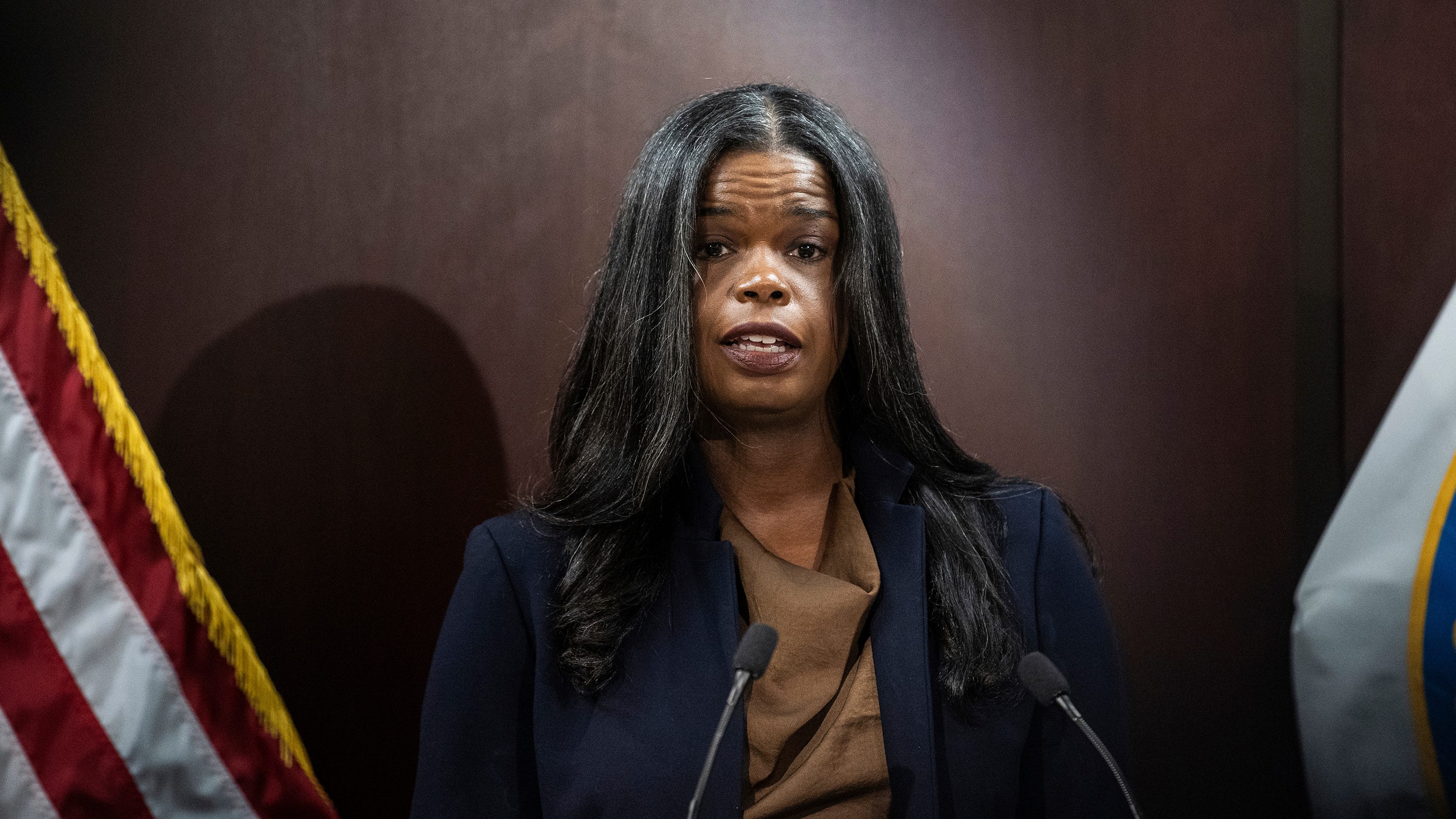 2 Chicago cops charged in shooting that wounded unarmed man