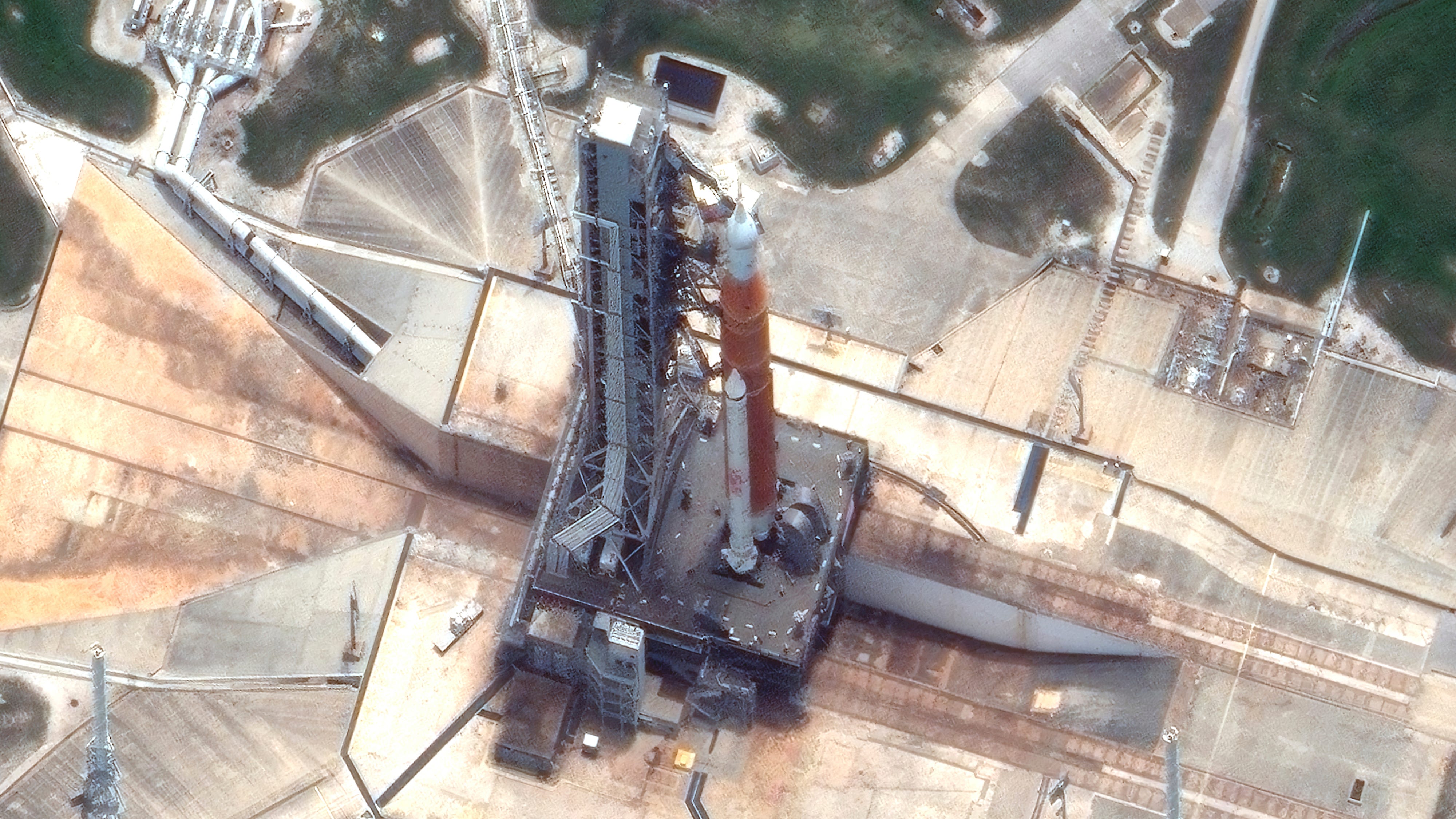 NASA fuels moon rocket for 1st time in countdown rehearsal