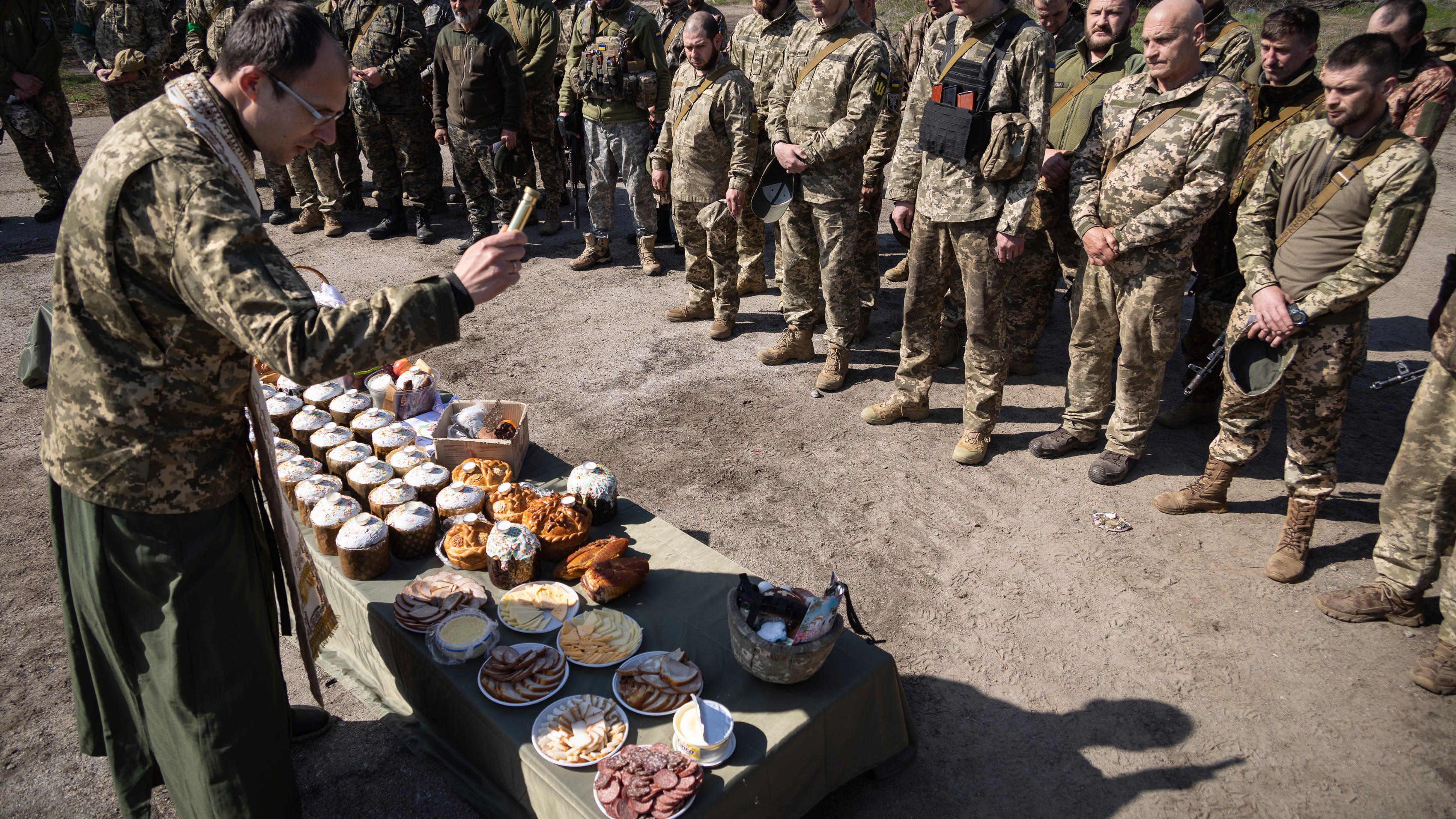 Ukraine leader pushes for more arms; US officials to visit 