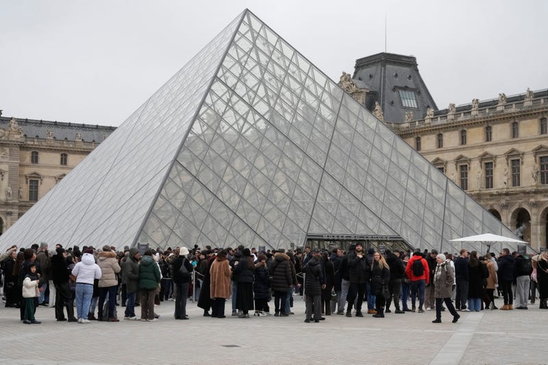 FRANCIA-LOUVRE-FRAUDES