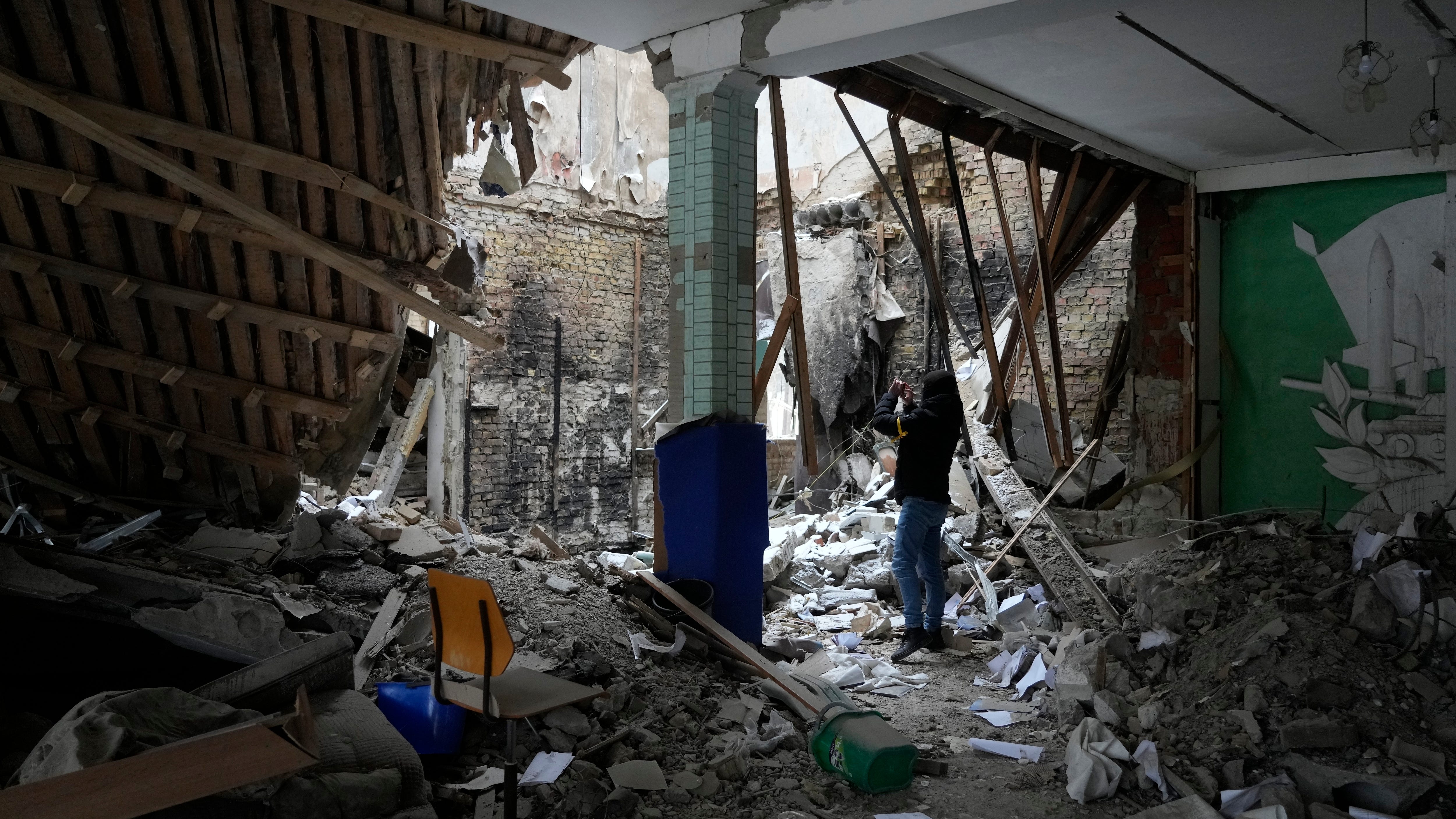 Russian forces escalate attacks on Ukraine's civilian areas 