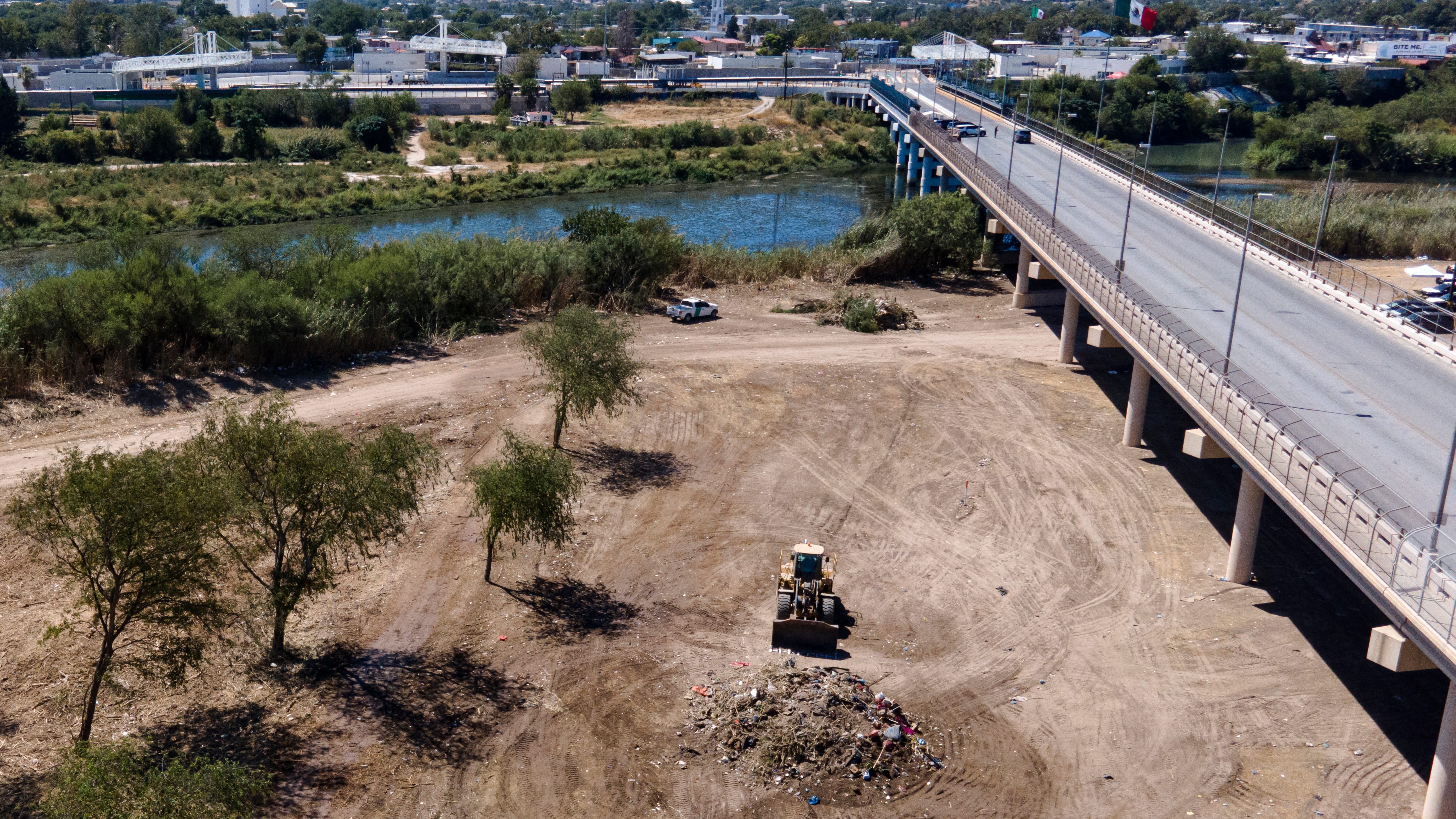 Officials: All migrants are gone from Texas border camp