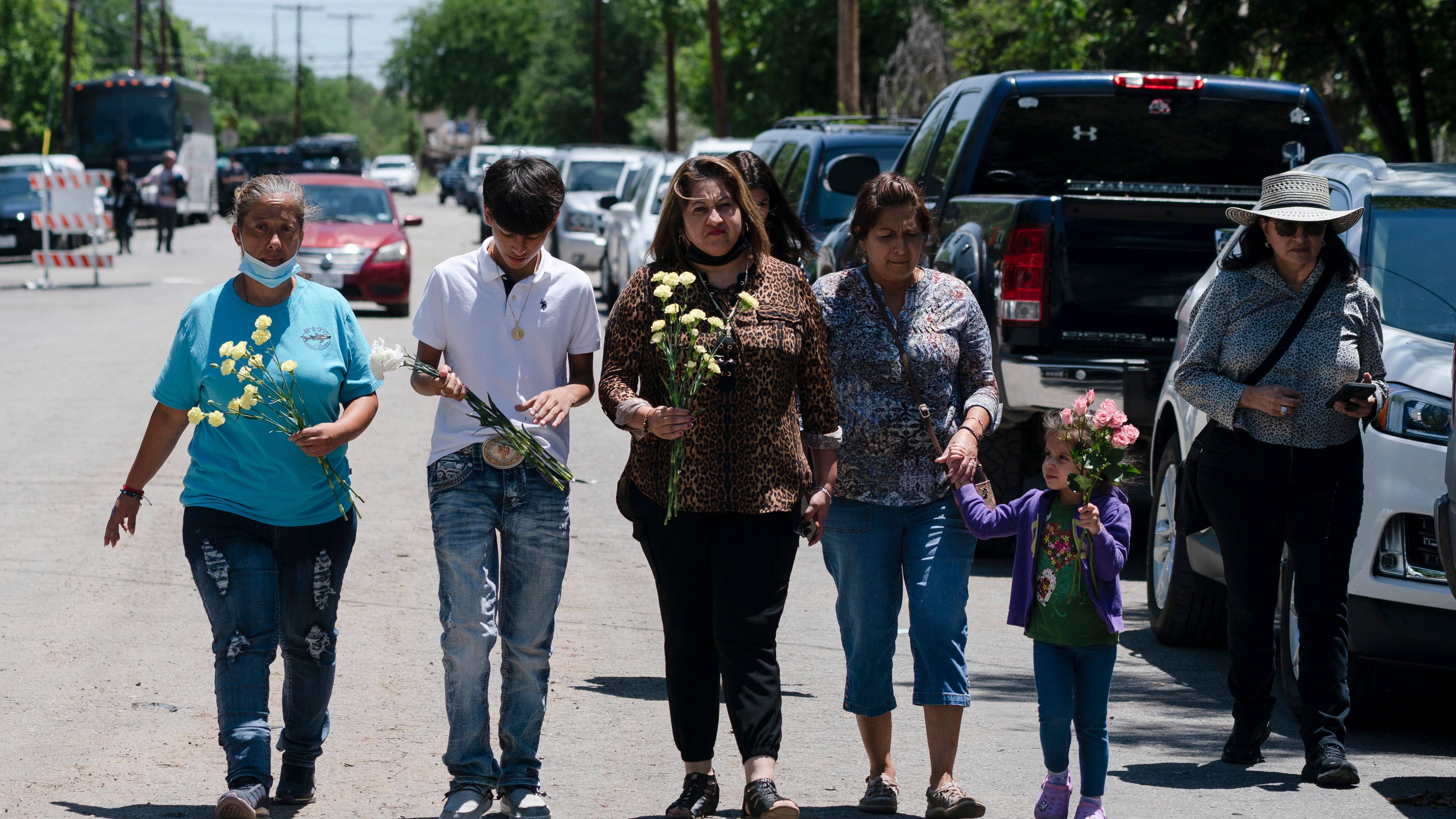 Onlookers urged police to charge into Texas school