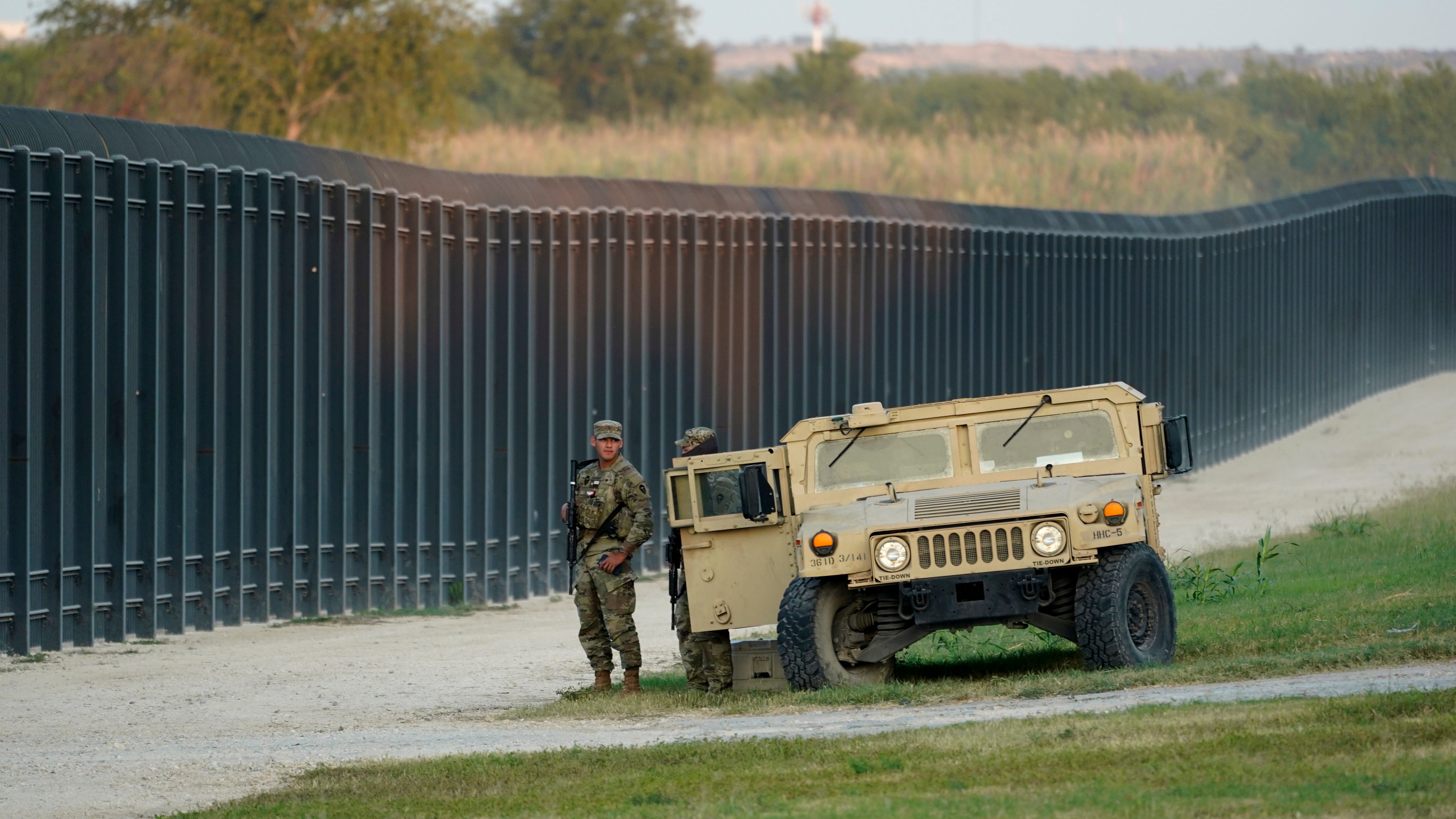 Ex-Trump officials urge Texas to declare border 'invasion'
