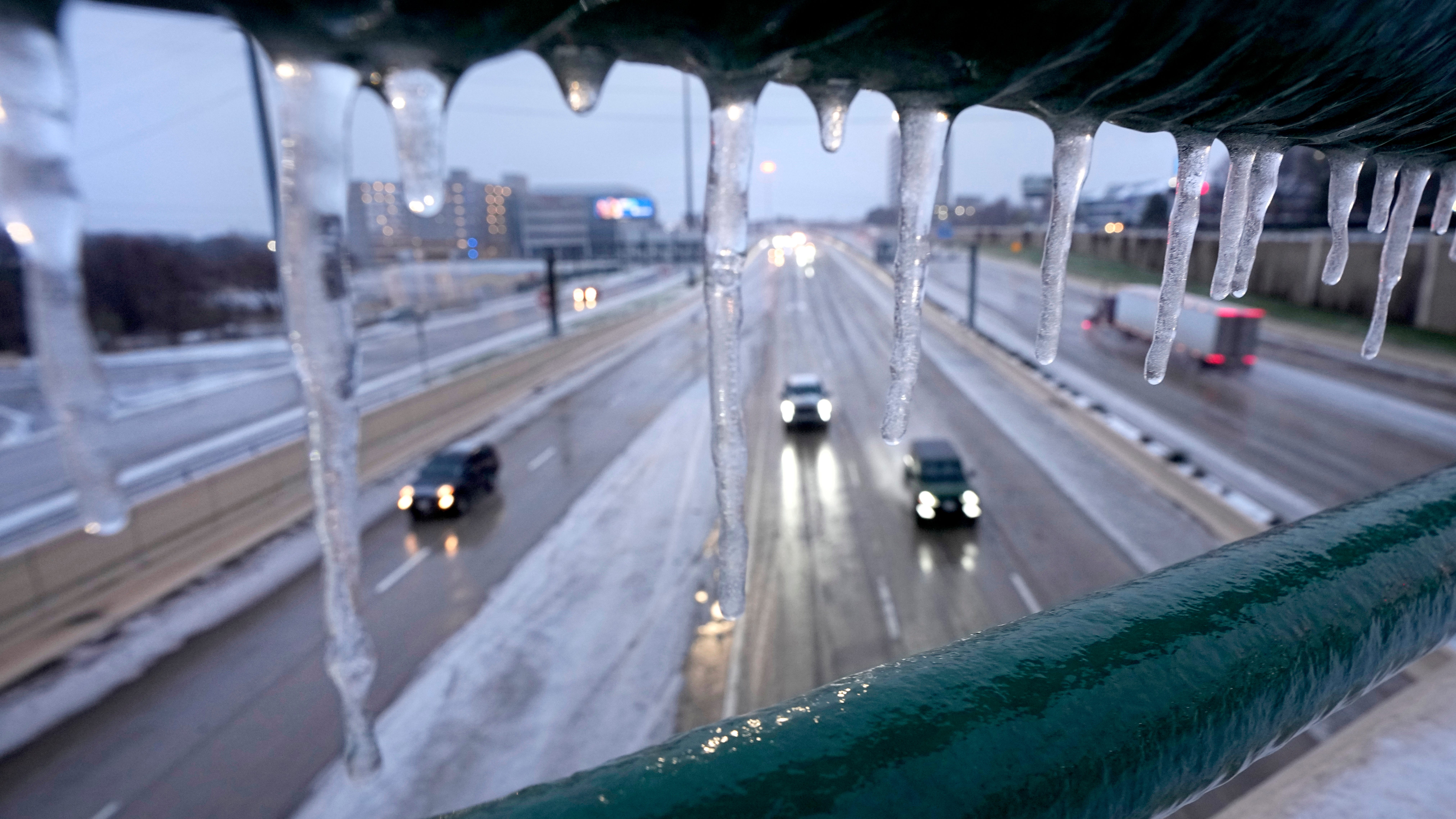 Winter storm lingers in southern US, but relief is forecast