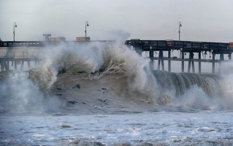 APTOPIX High Surf West Coast