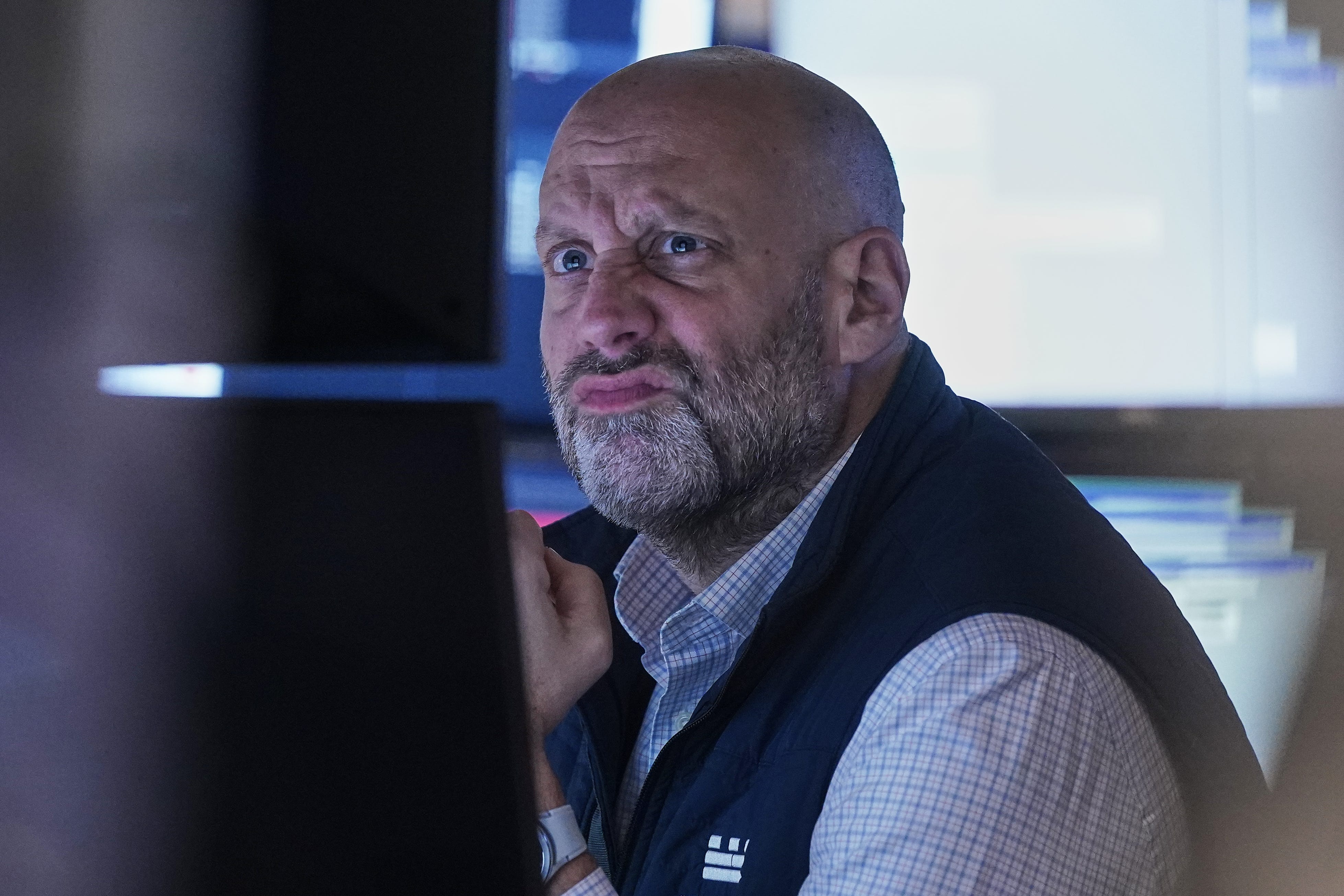 Wall Street falls and is headed for a losing week