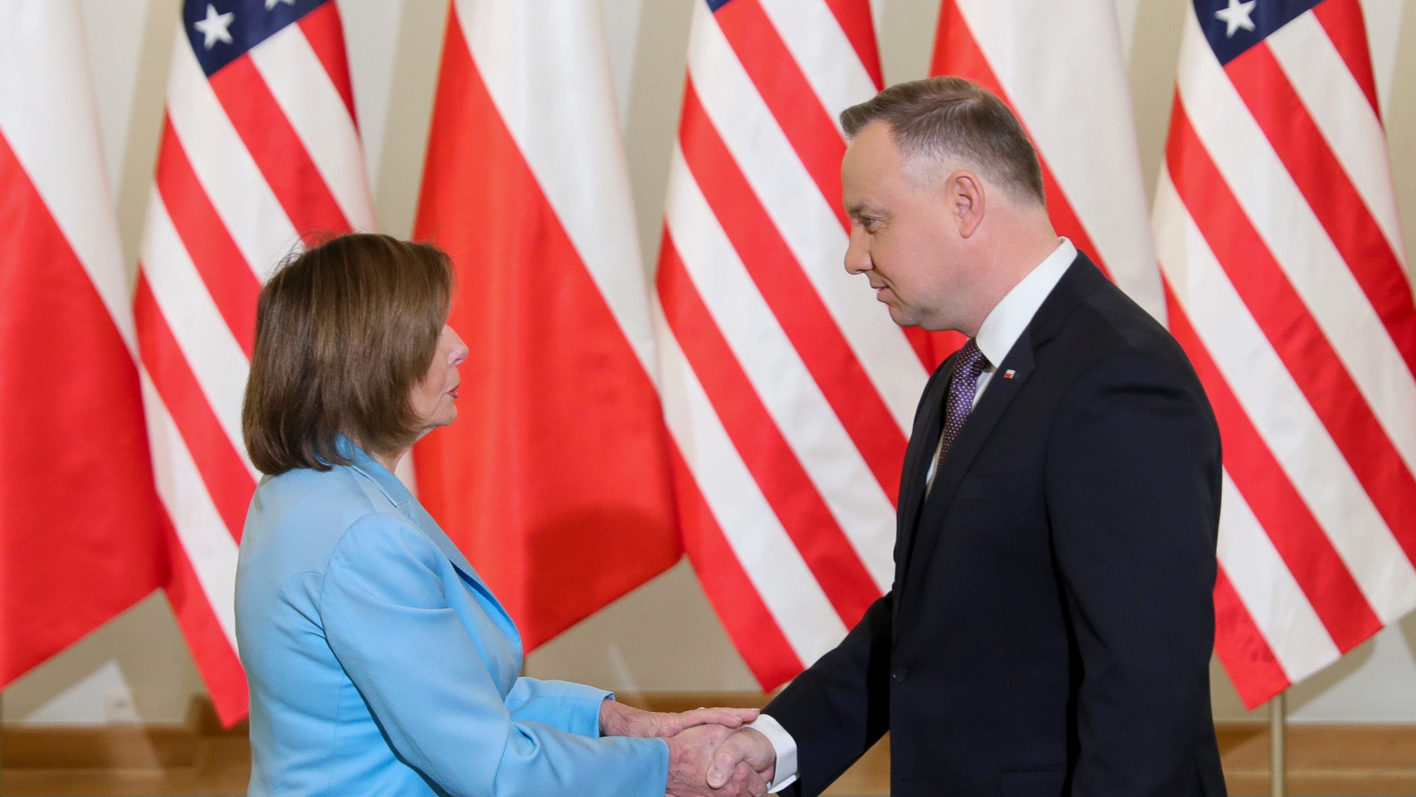 Pelosi thanks Poland for Ukraine support, meets president