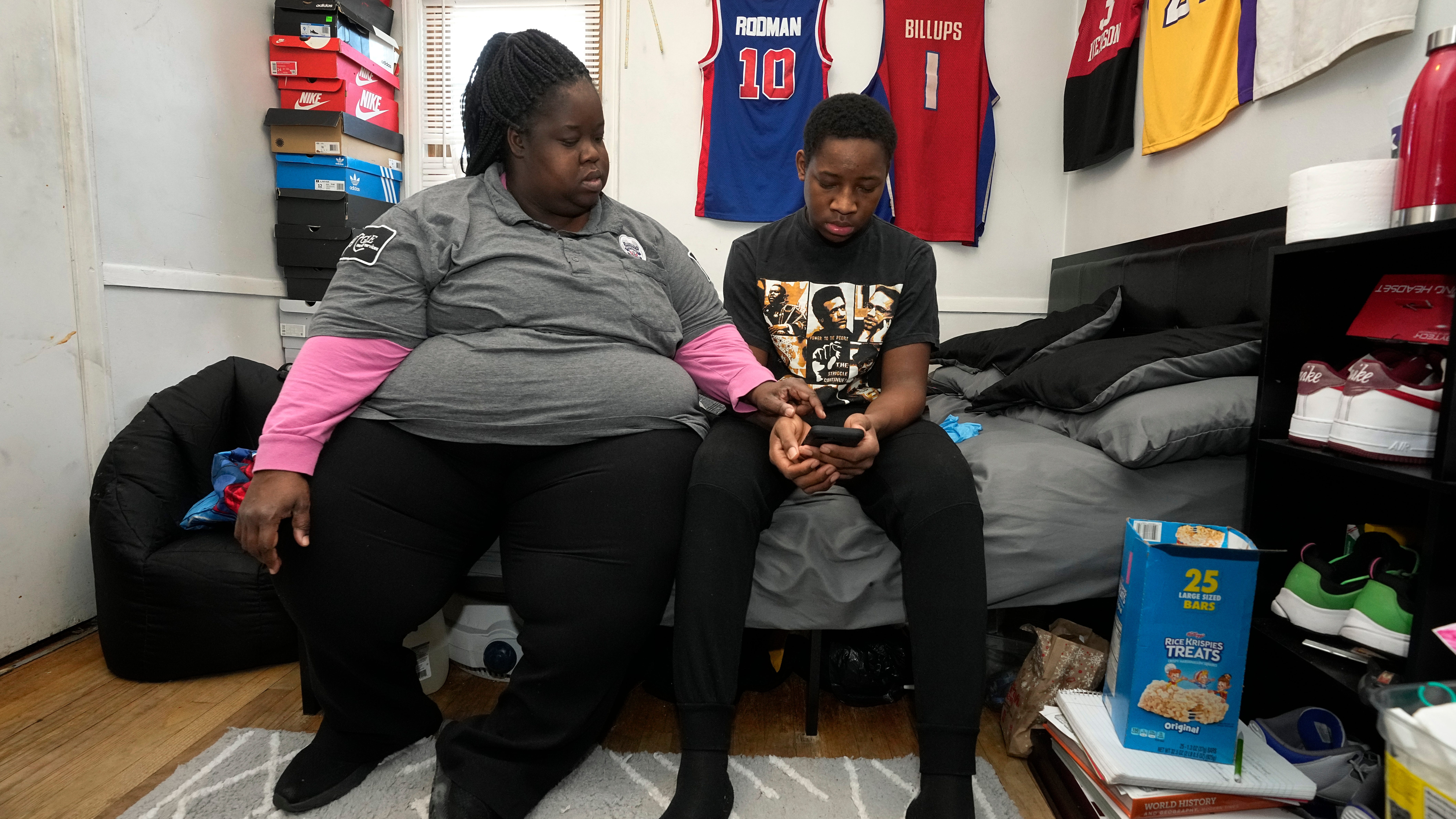 Families despair over post-holiday return to remote learning