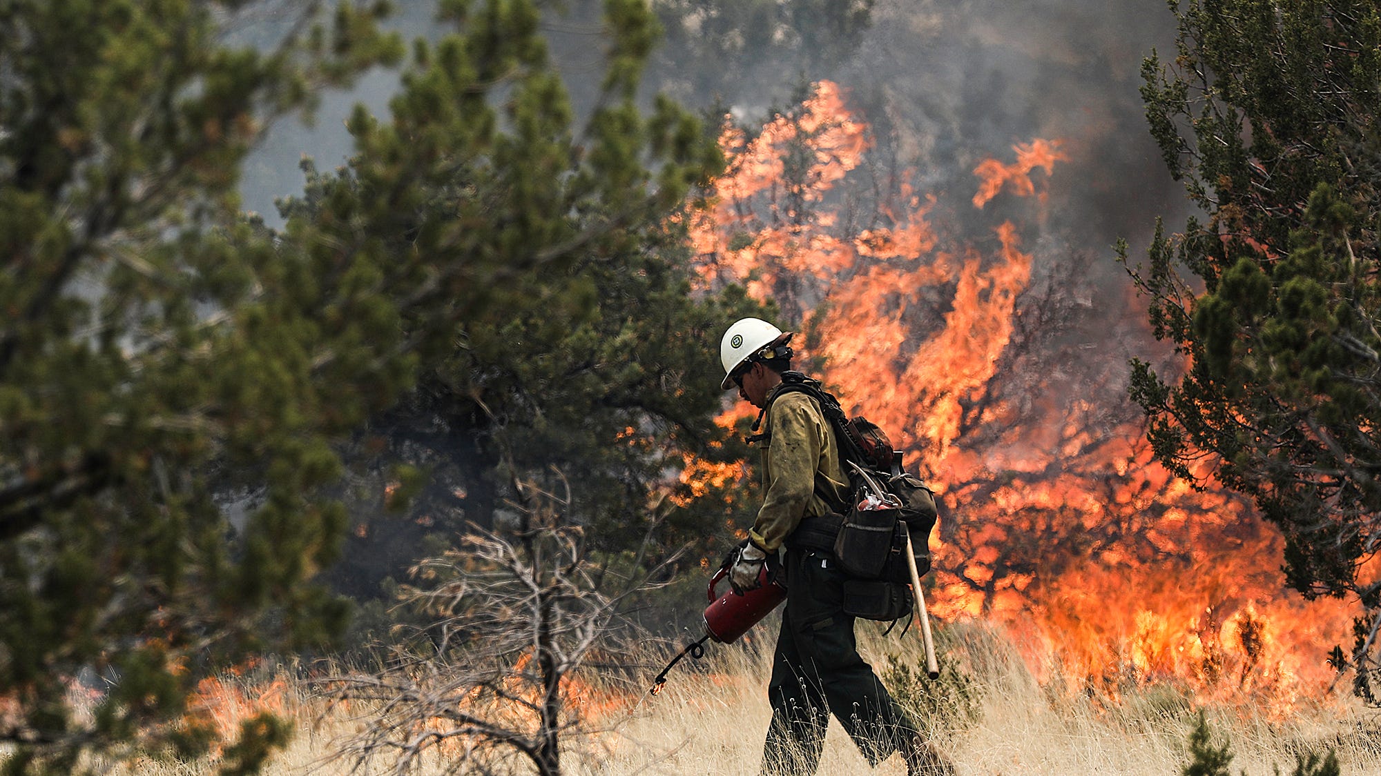 Warm, dry, breezy weather to challenge fire crews in Arizona