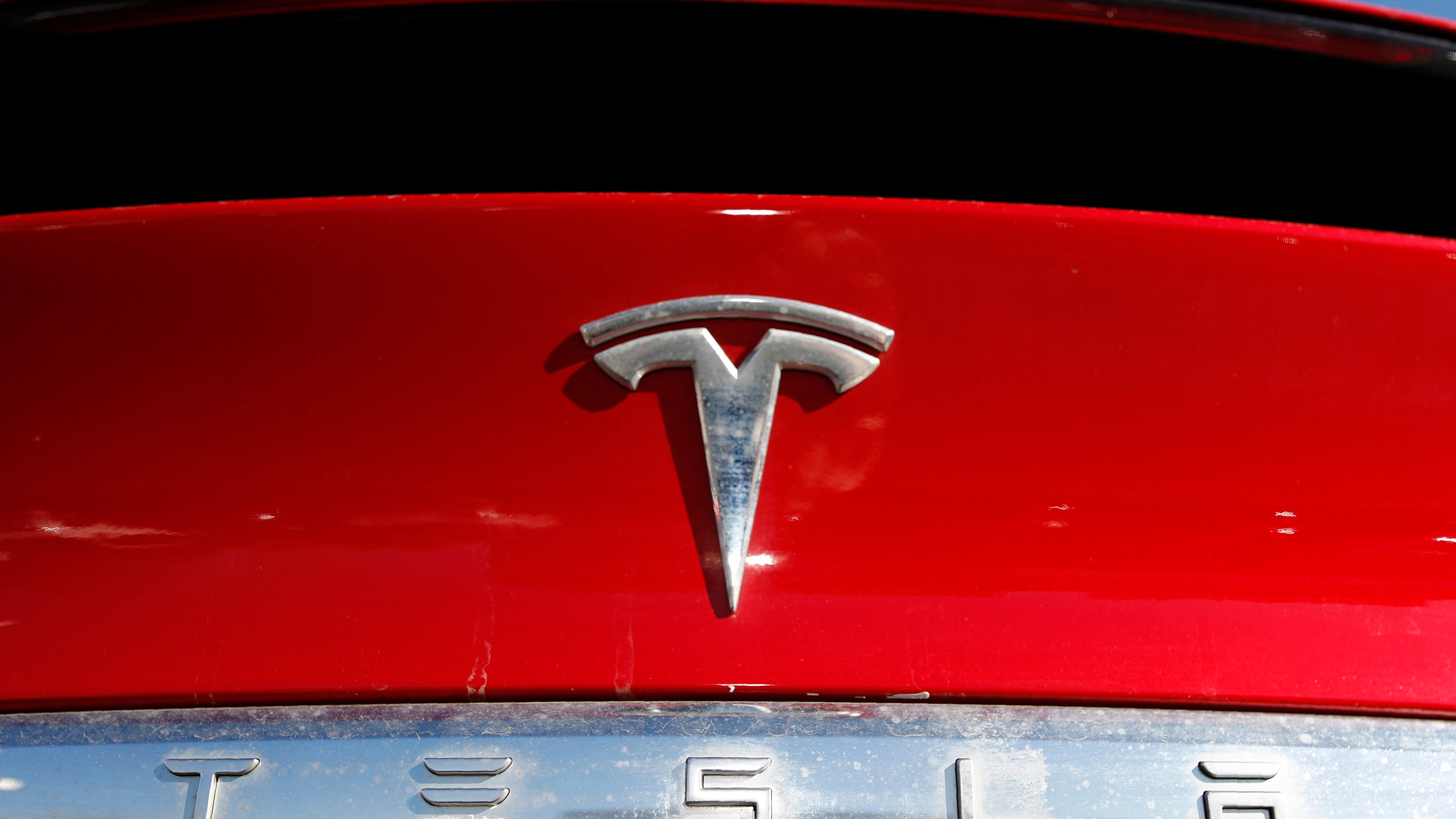 Tesla 1Q earnings 7 times more than year ago on strong sales