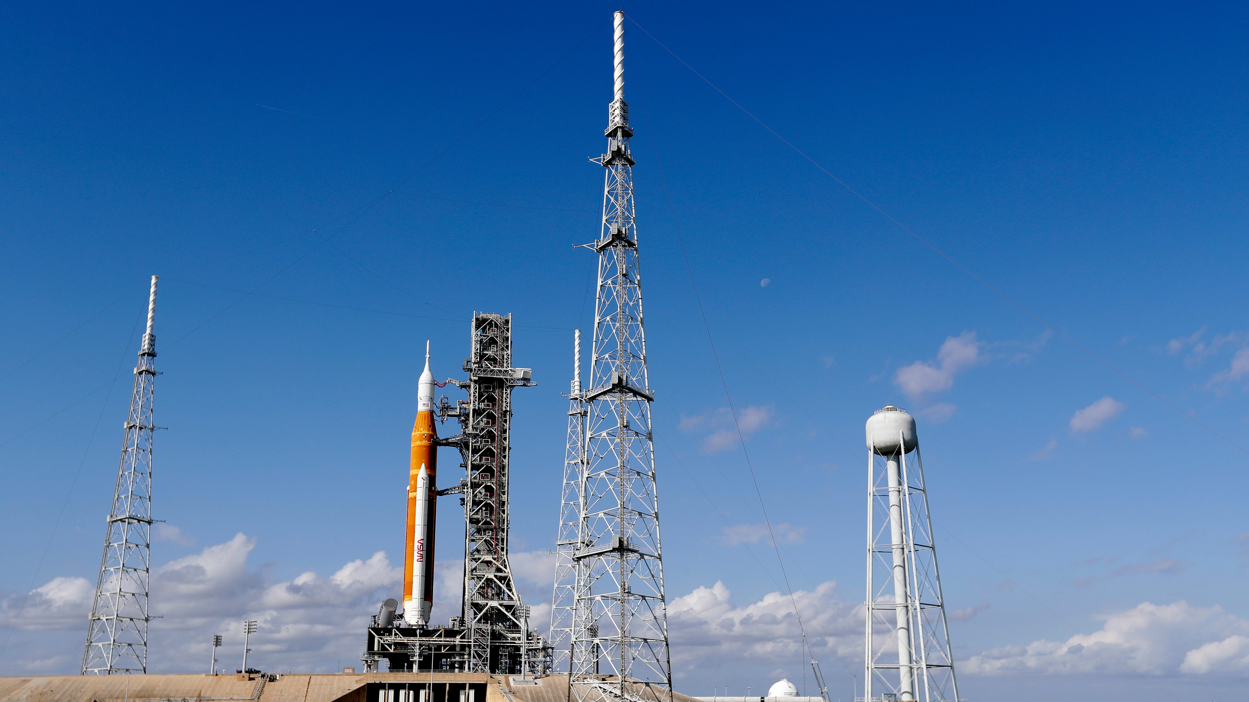 Moon rocket launch looms as NASA evaluates hurricane damage