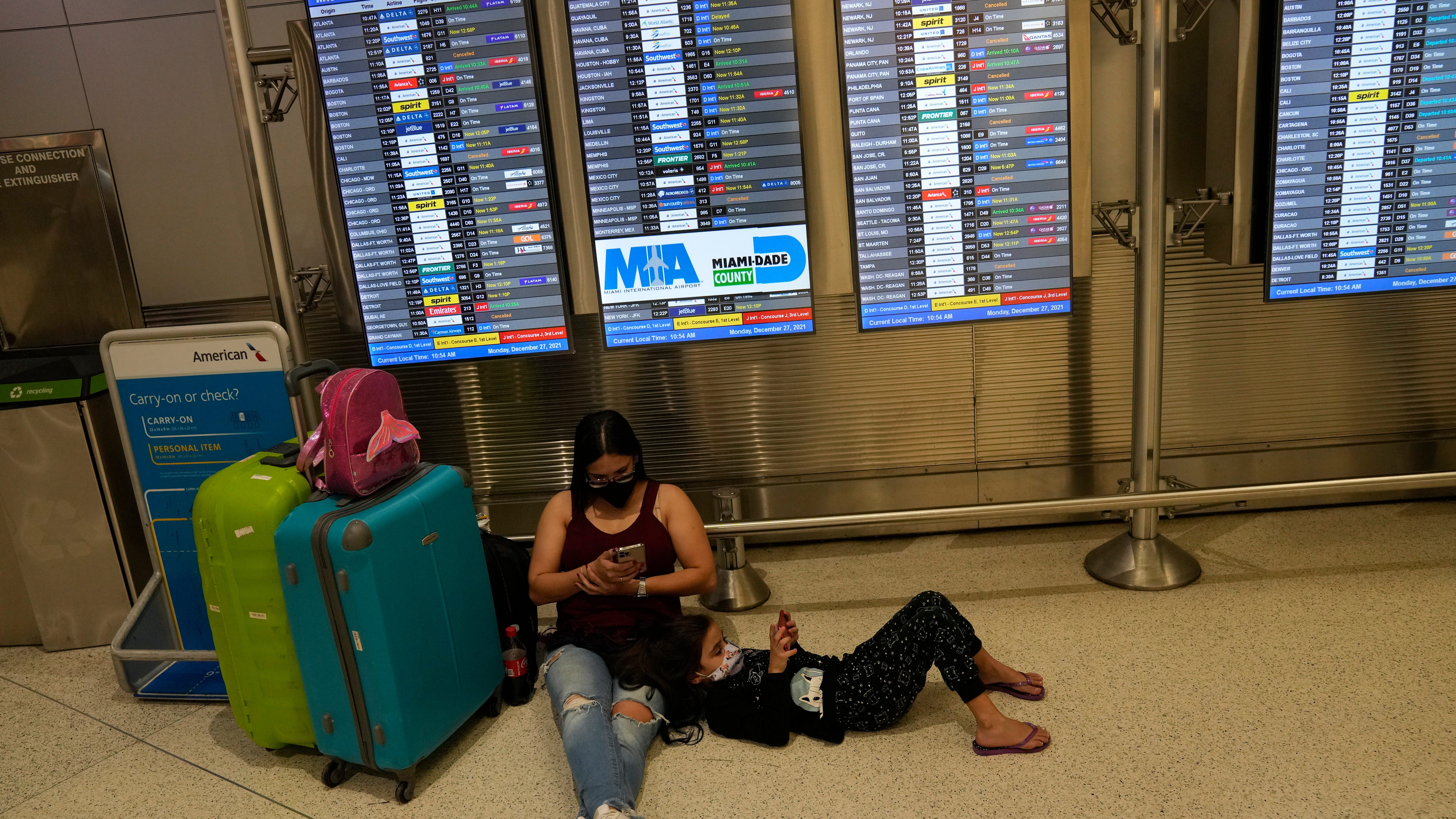 Omicron, storms disrupt air travel for 4th consecutive day