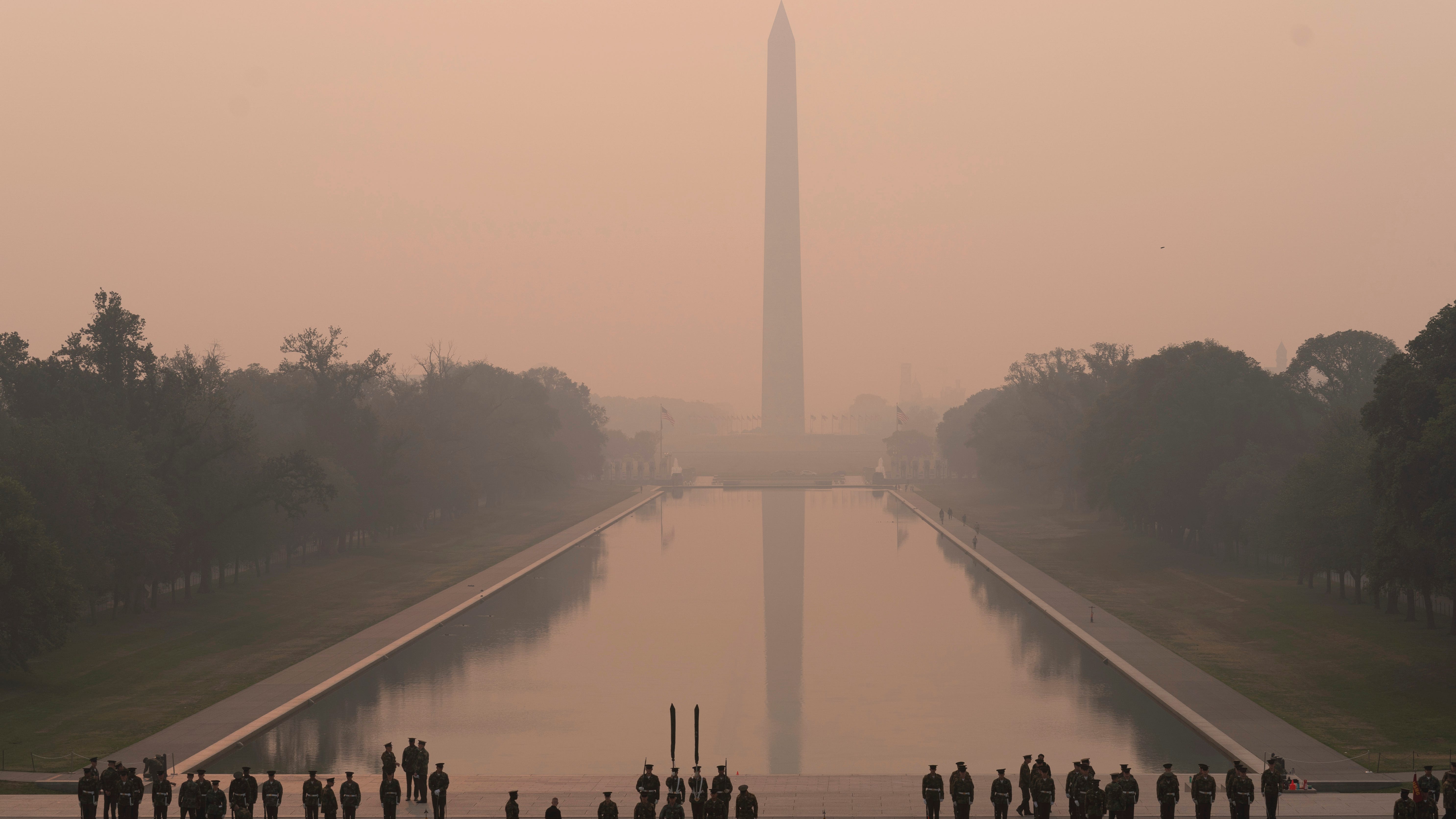 Smoky haze blanketing US and Canada could last into the weekend