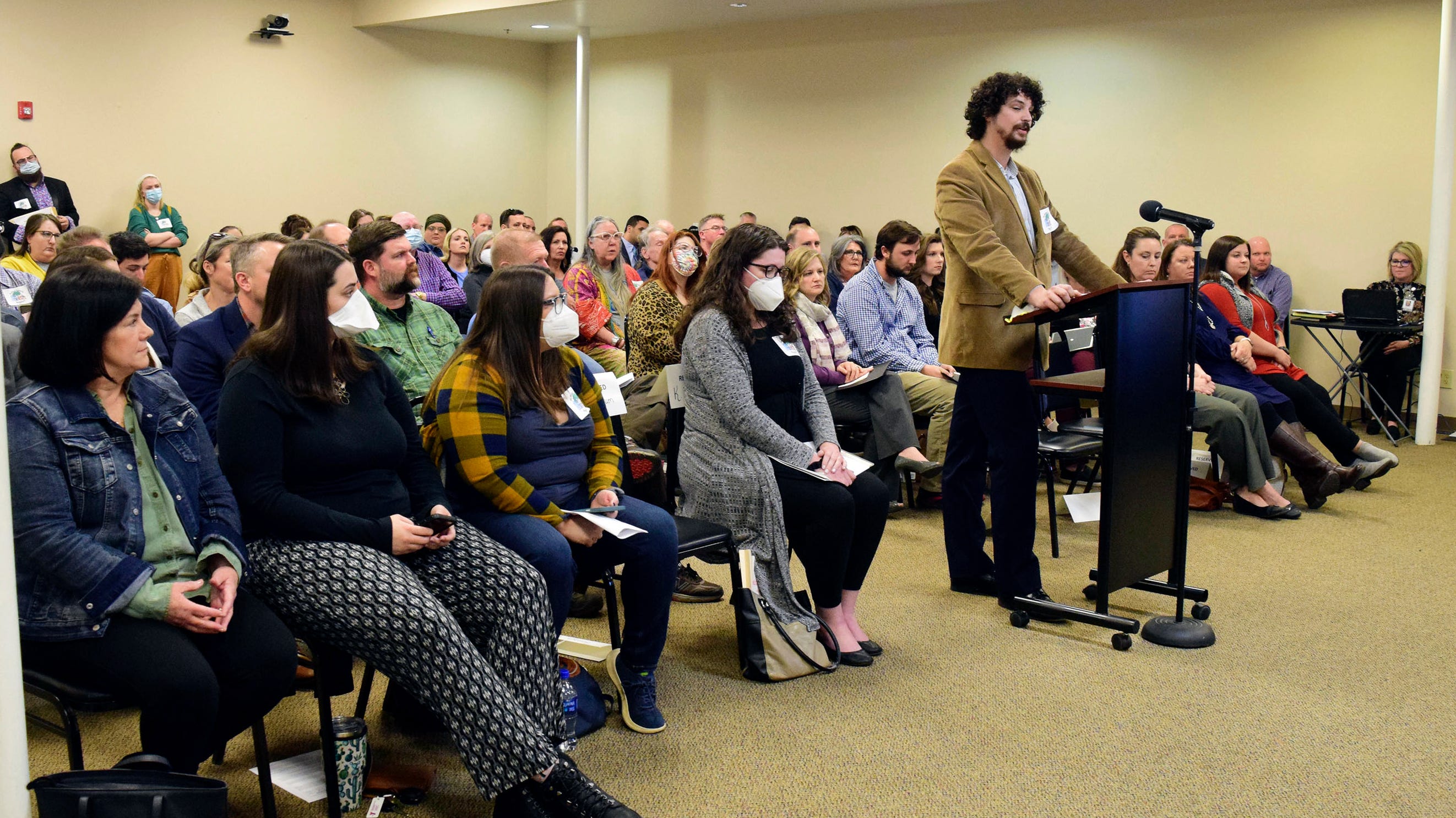 Tennessee parents, teachers push back against 'Maus' removal