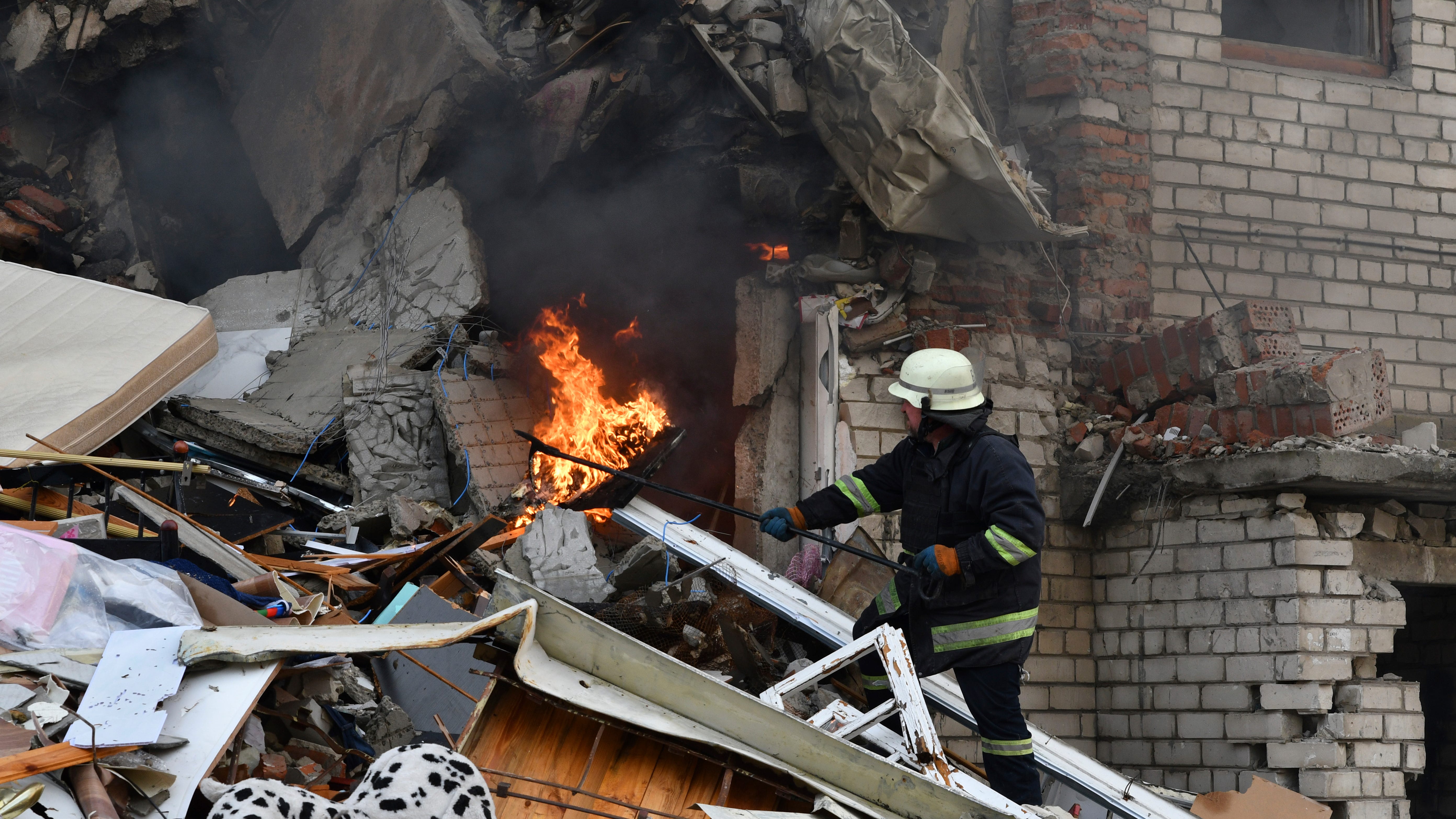 Russians work to restore power in occupied city of Kherson
