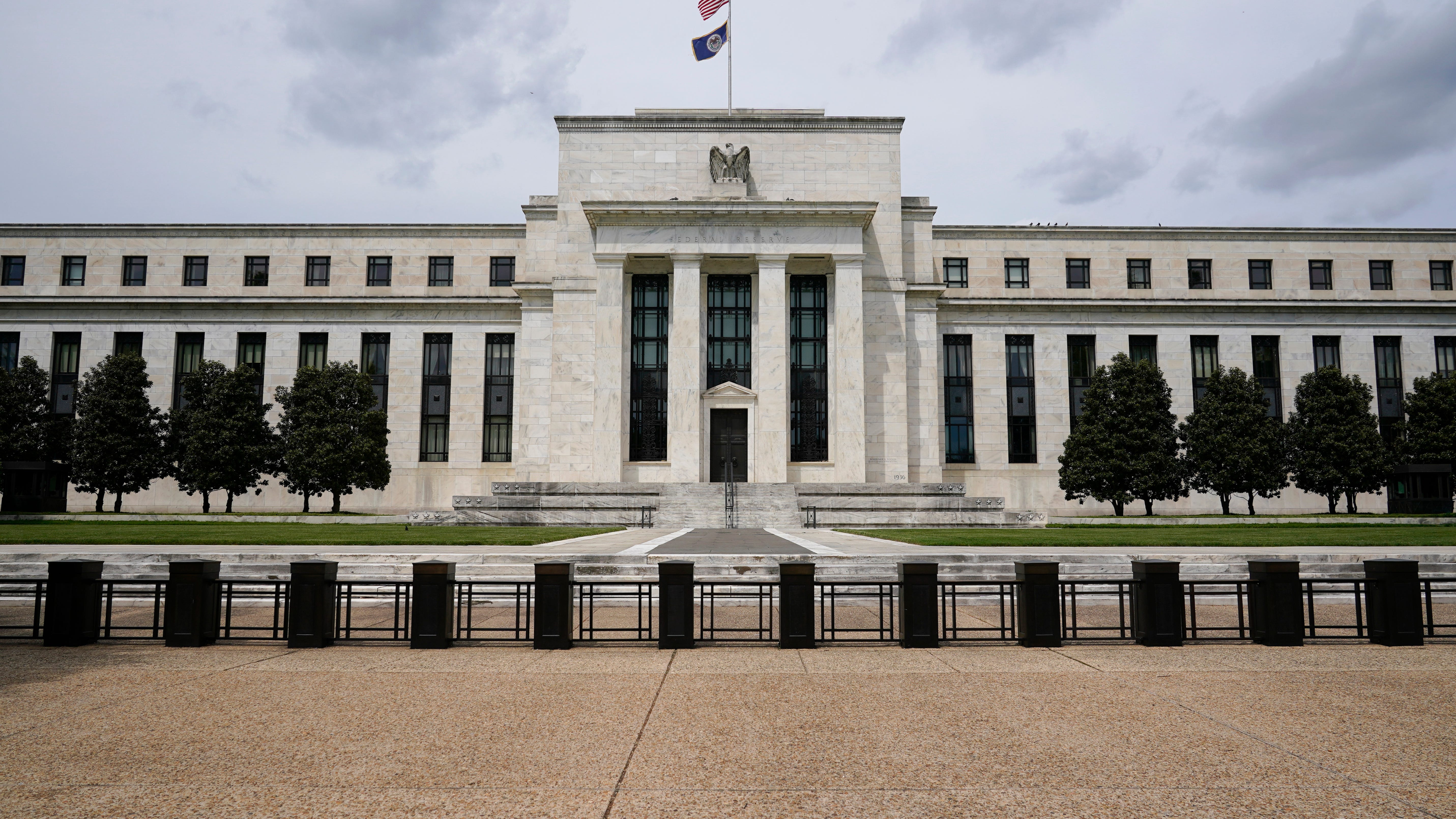 Fed survey: US economy strong but hindered by bottlenecks