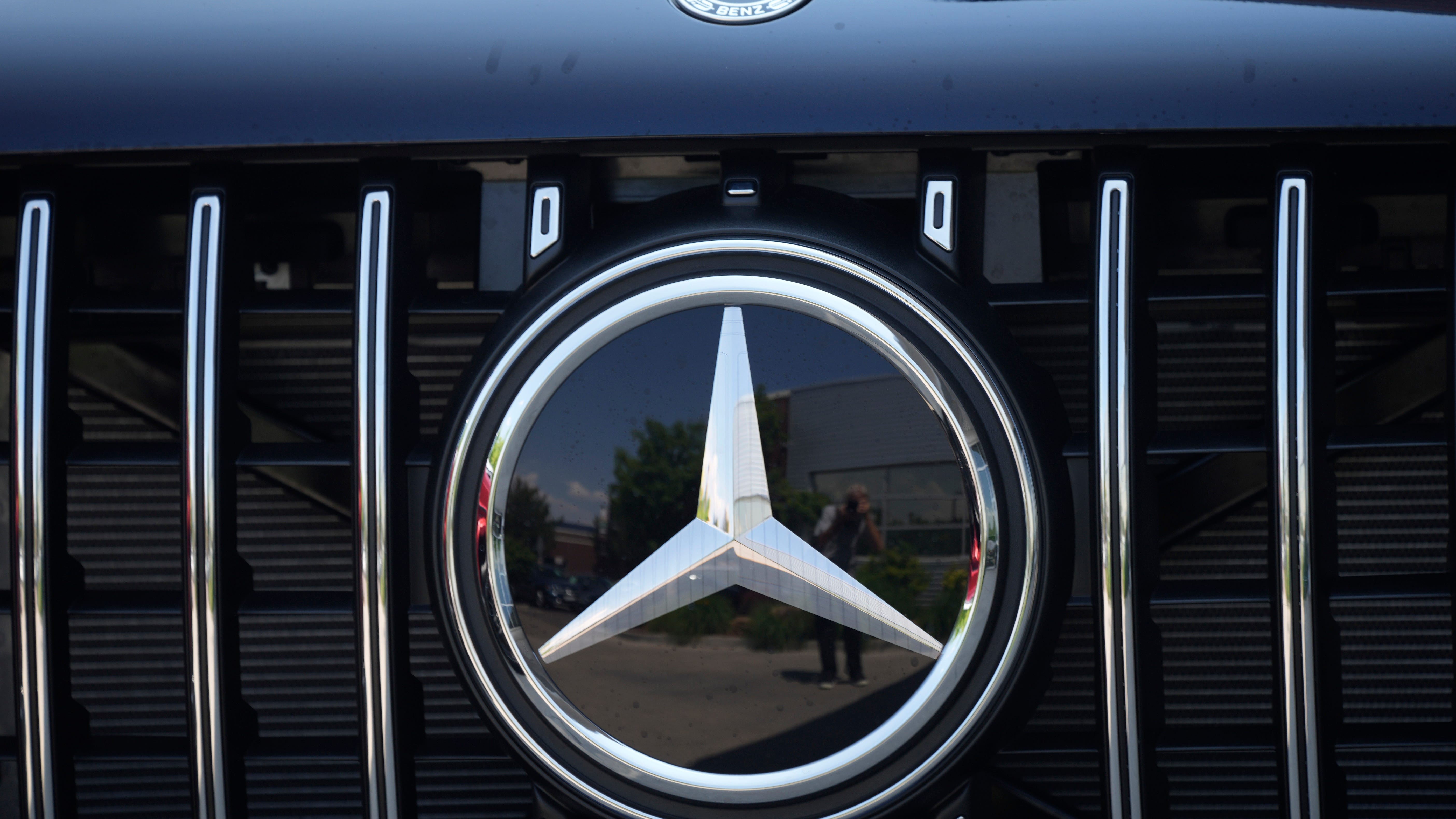Gaming while driving: Tesla allows it, Mercedes does recall