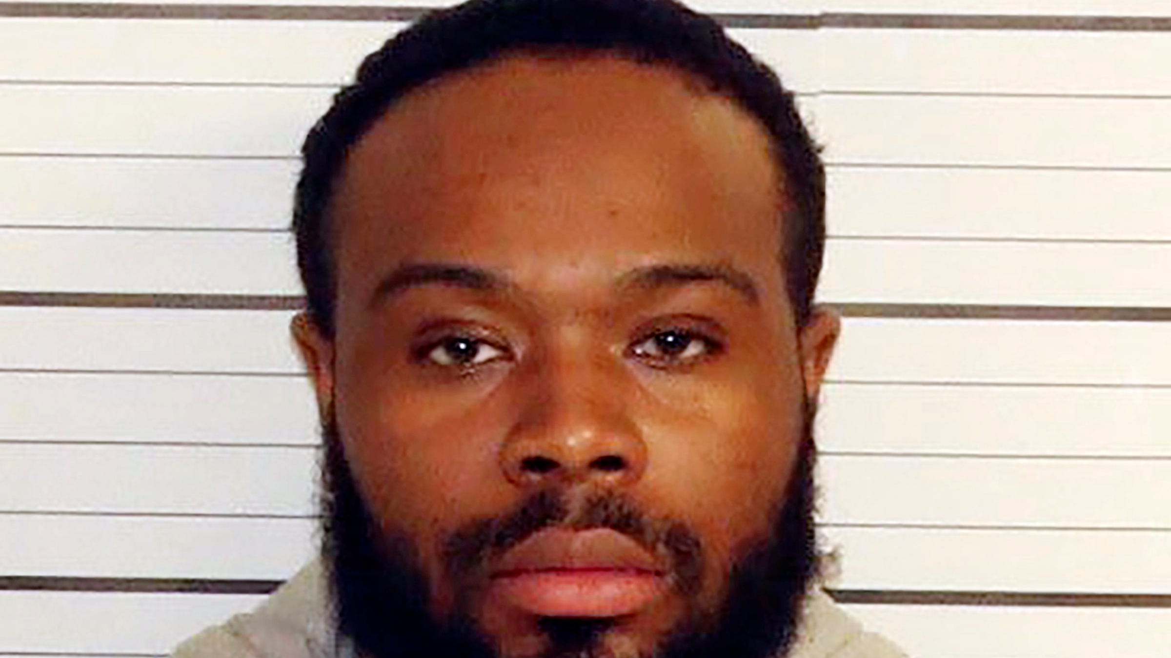 1st officer in Nichols arrest accused of brutality as jailer
