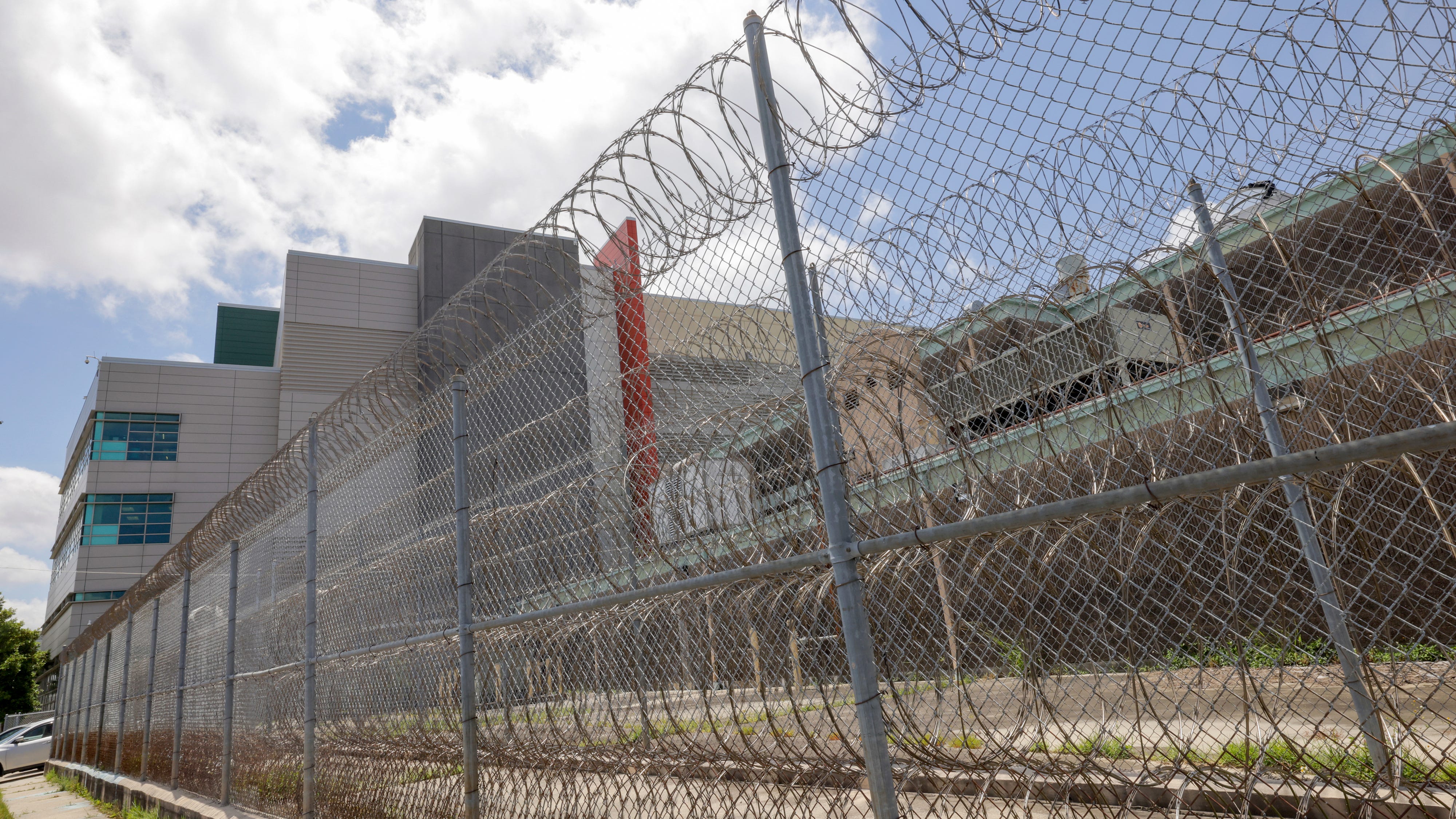 New Orleans jail escapee releases videos, prompting search of home where they were made, source says