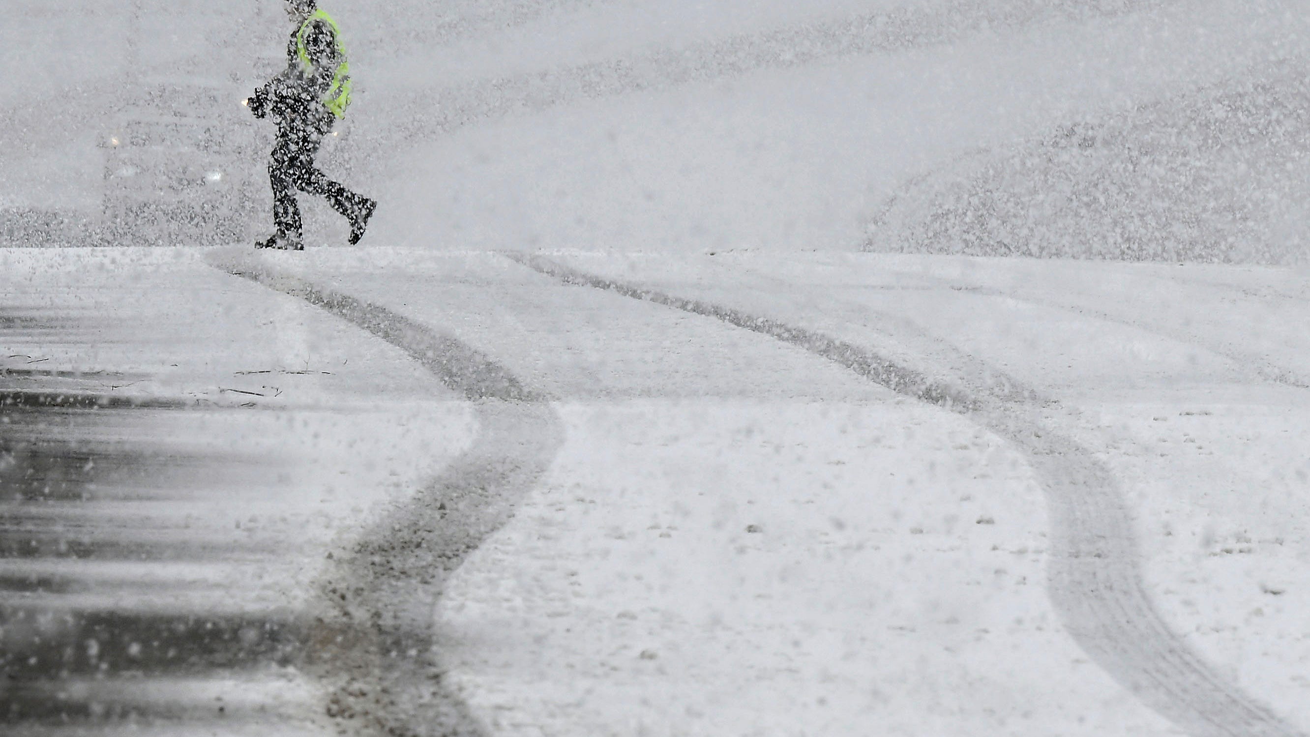 Cold storm brings rain, blizzard warnings to California