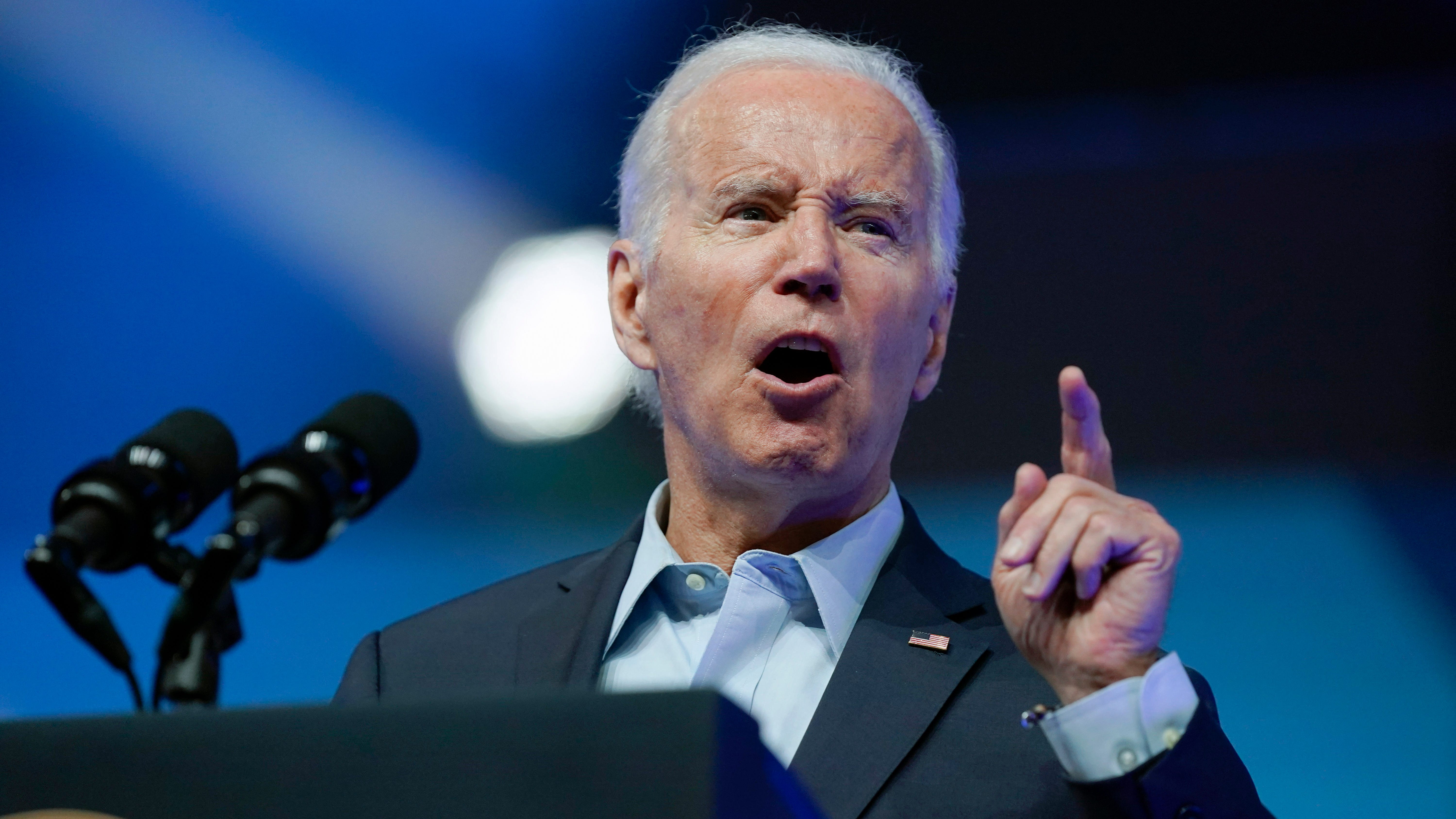 Biden strikes economic populist tone during campaign rally before exuberant union members