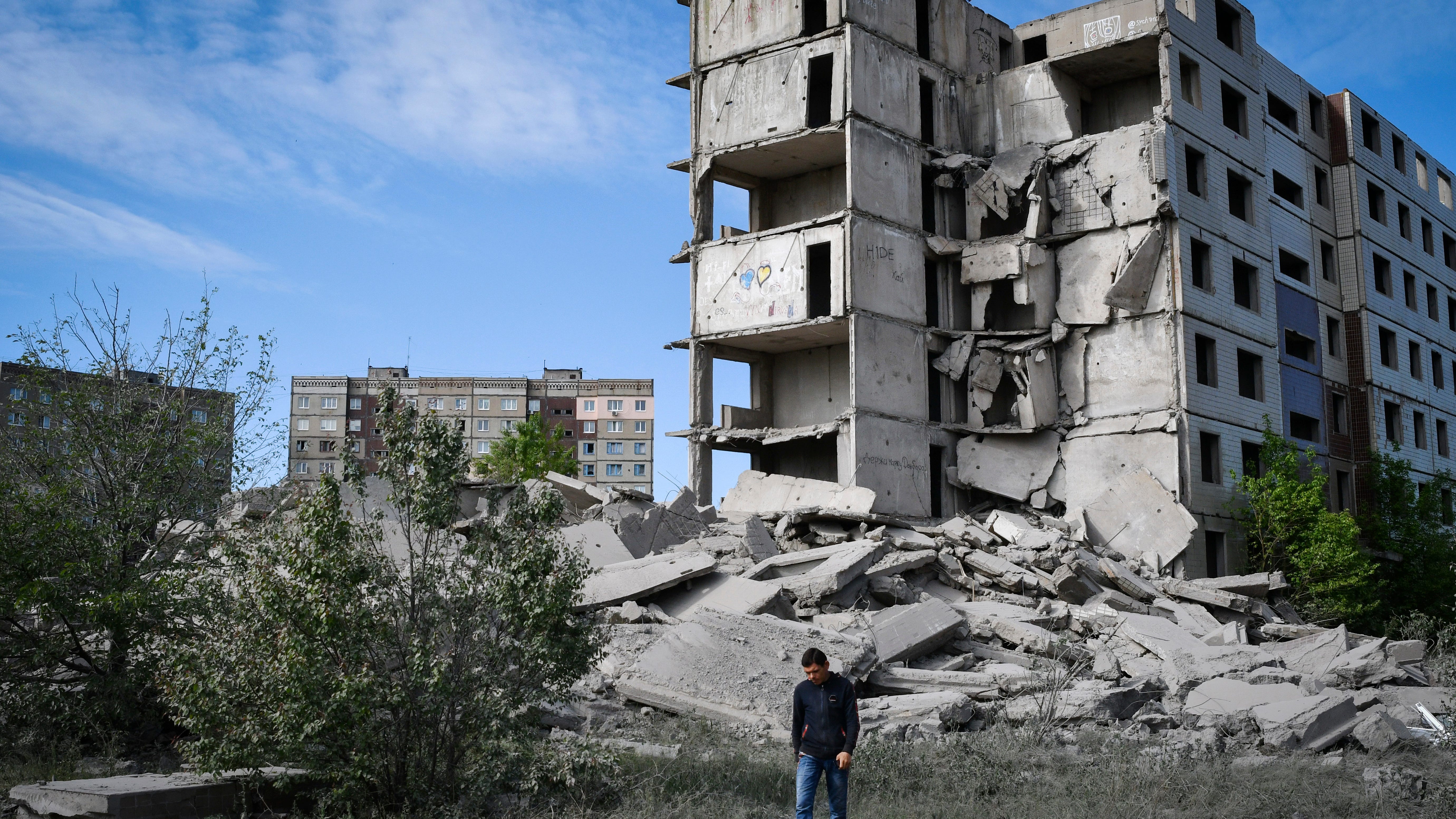 Live updates | Ukraine president rebuffs calls to cede land