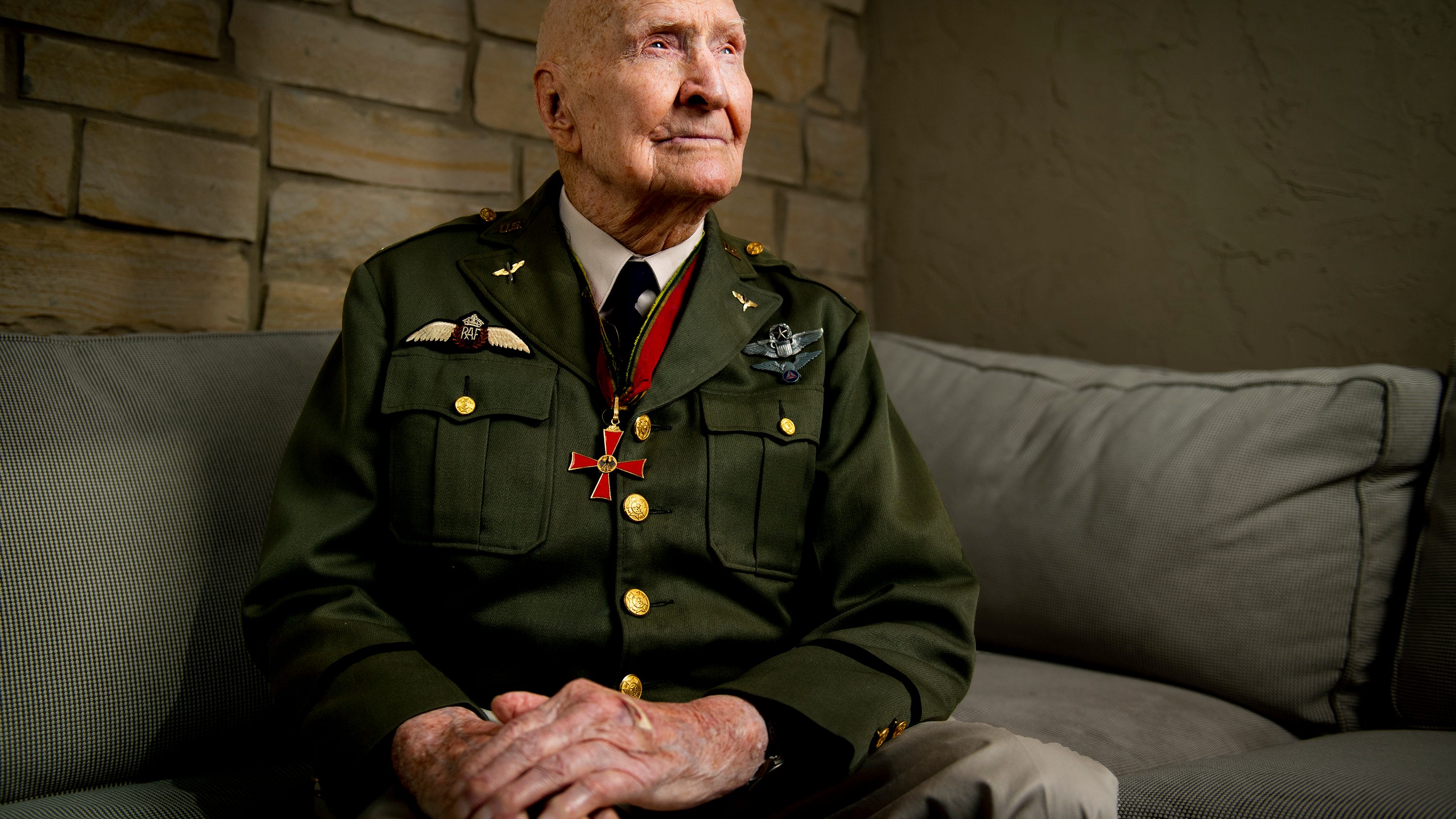 'Candy Bomber' who dropped sweets during Berlin airlift dies
