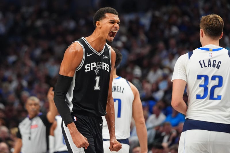 Spurs Mavericks Basketball