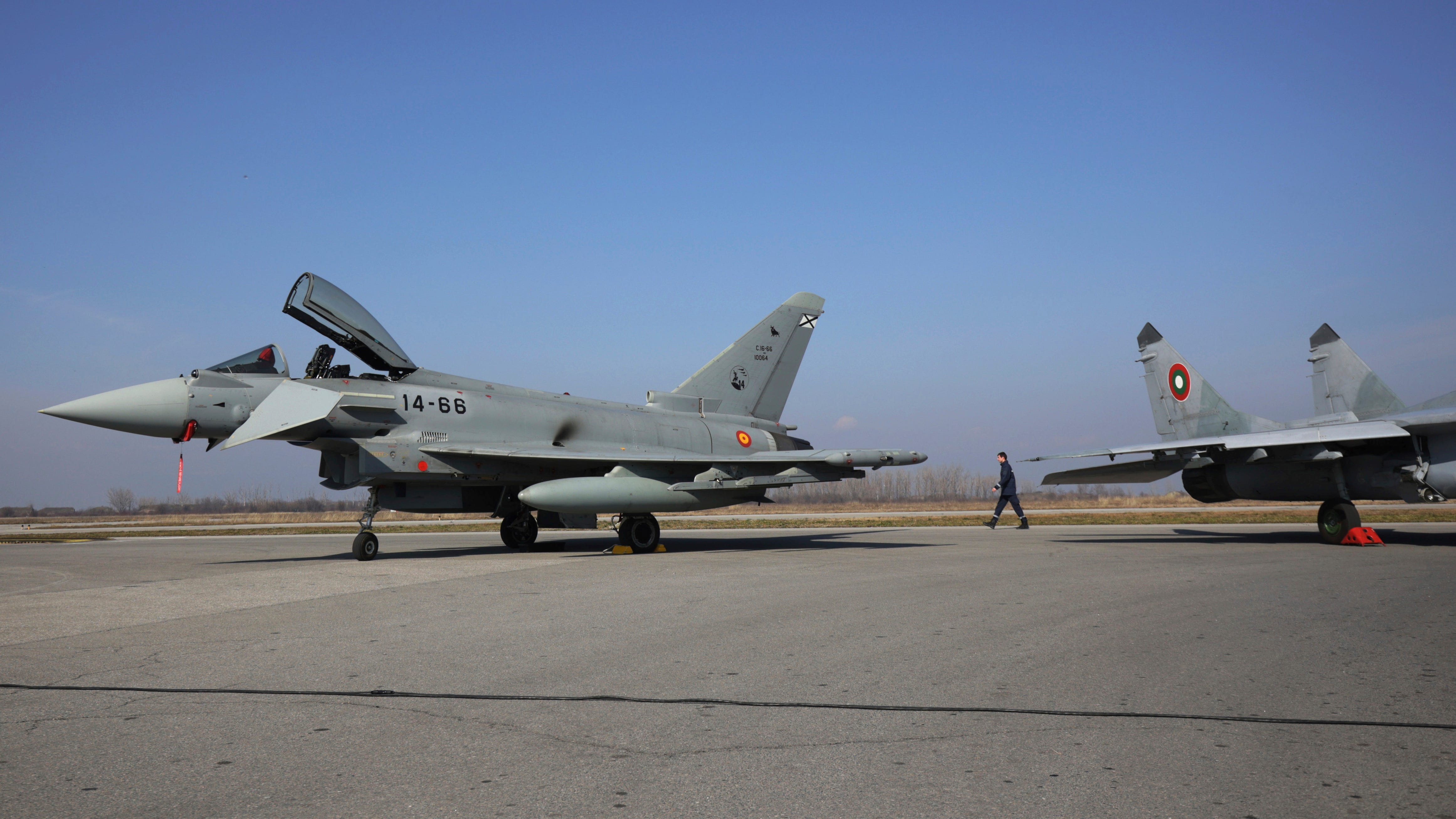 MiGs for Ukraine: Who will send them – and how?