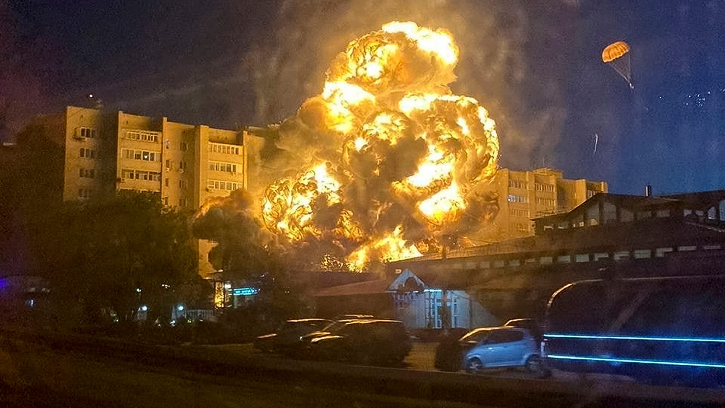 Russian warplane crashes near apartment building, killing 4