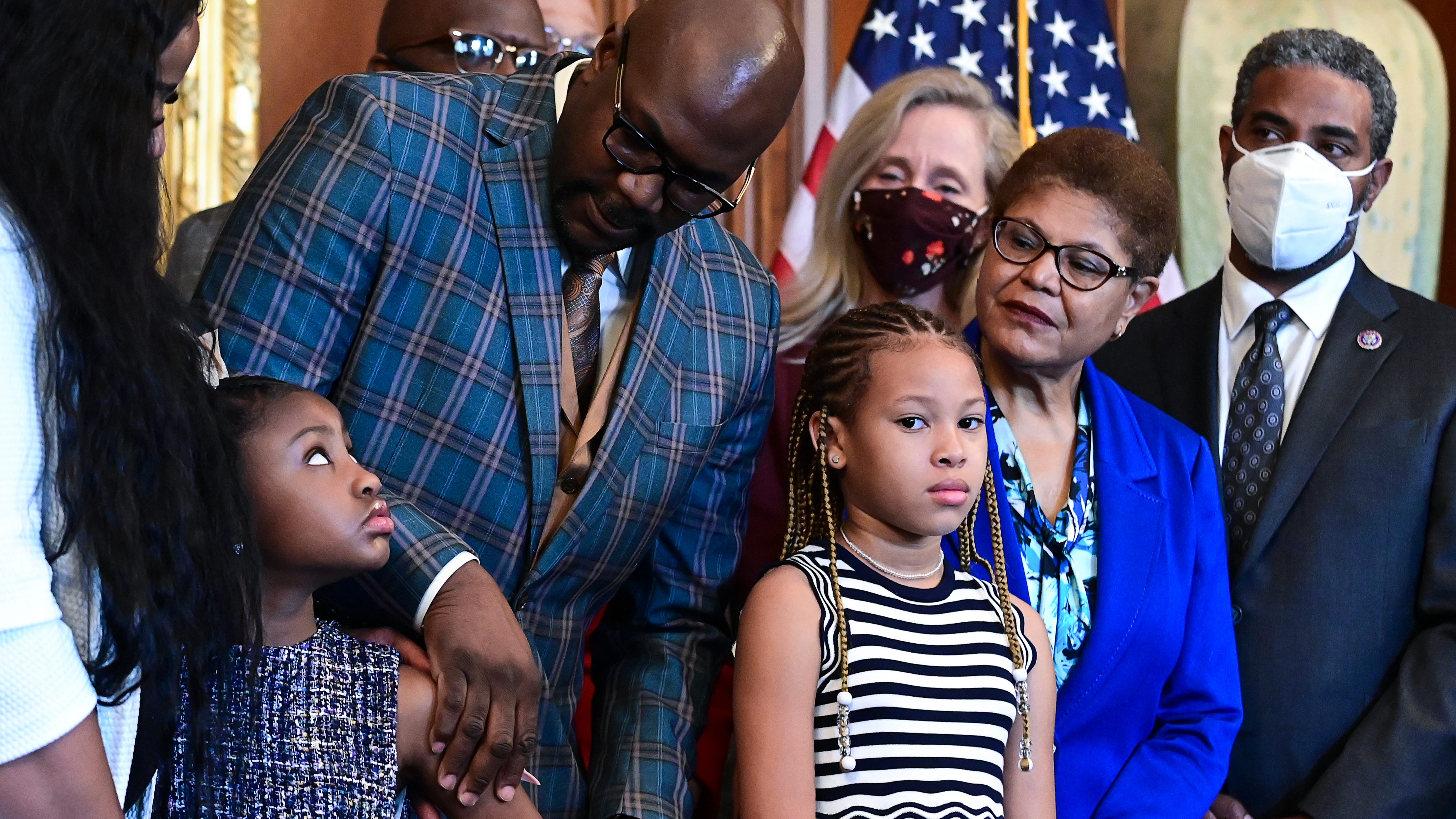 Floyd family meeting Biden as Congress mulls police bill