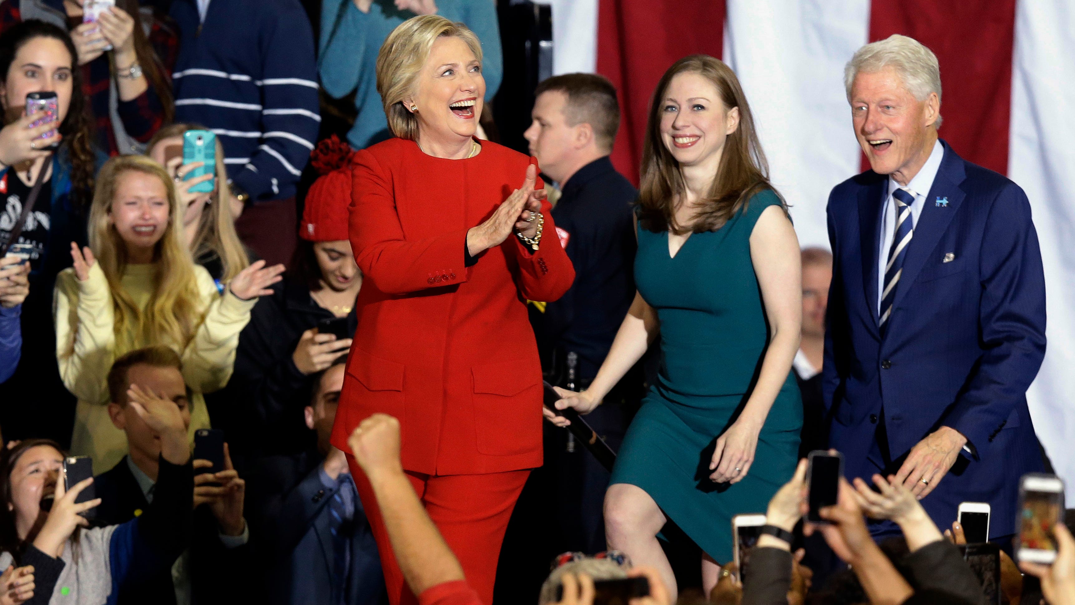 Bill Clinton: 'The world's on fire,' but teamwork can help