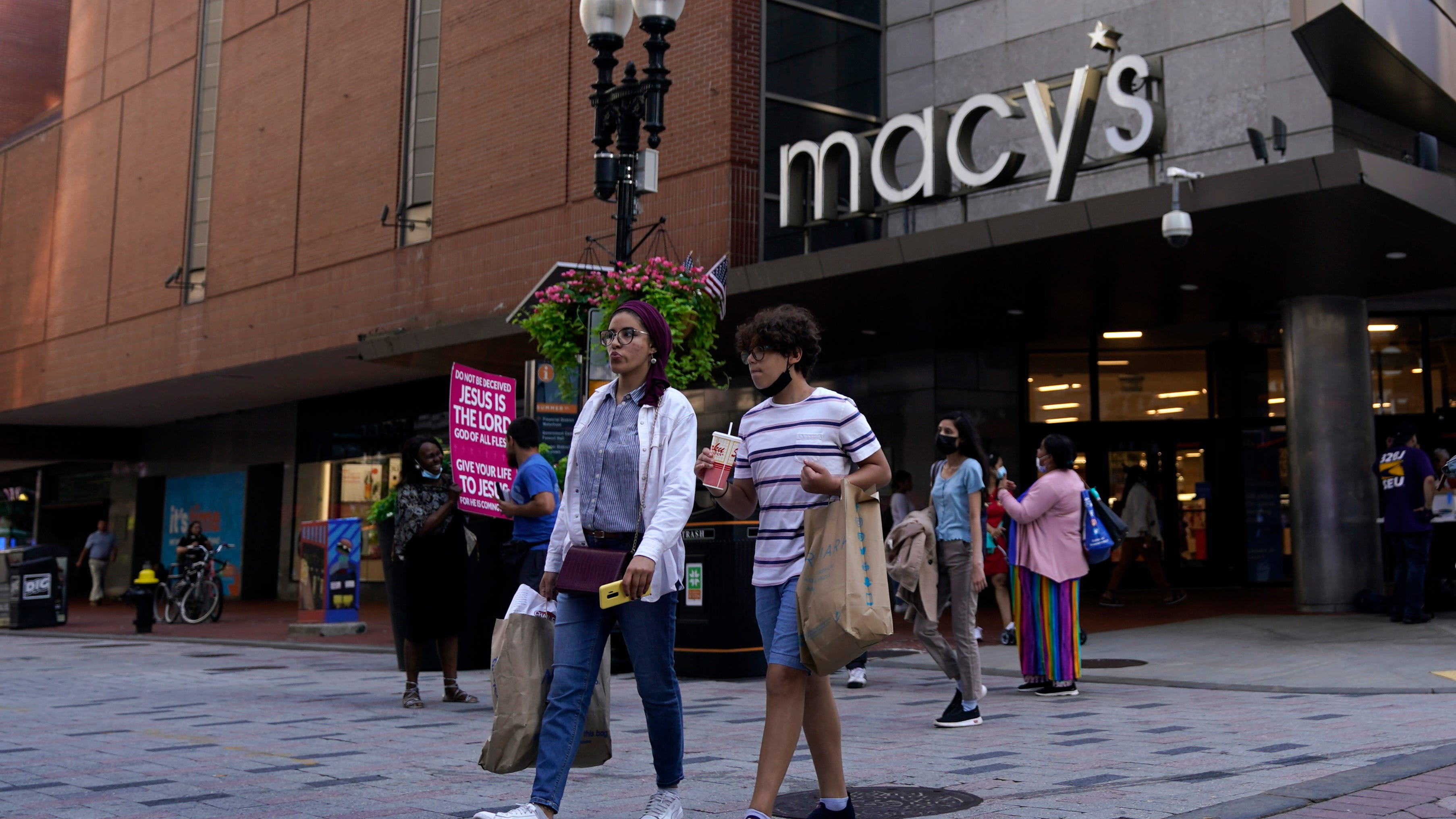 US retail sales rose 0.6% in June, better than decline seen
