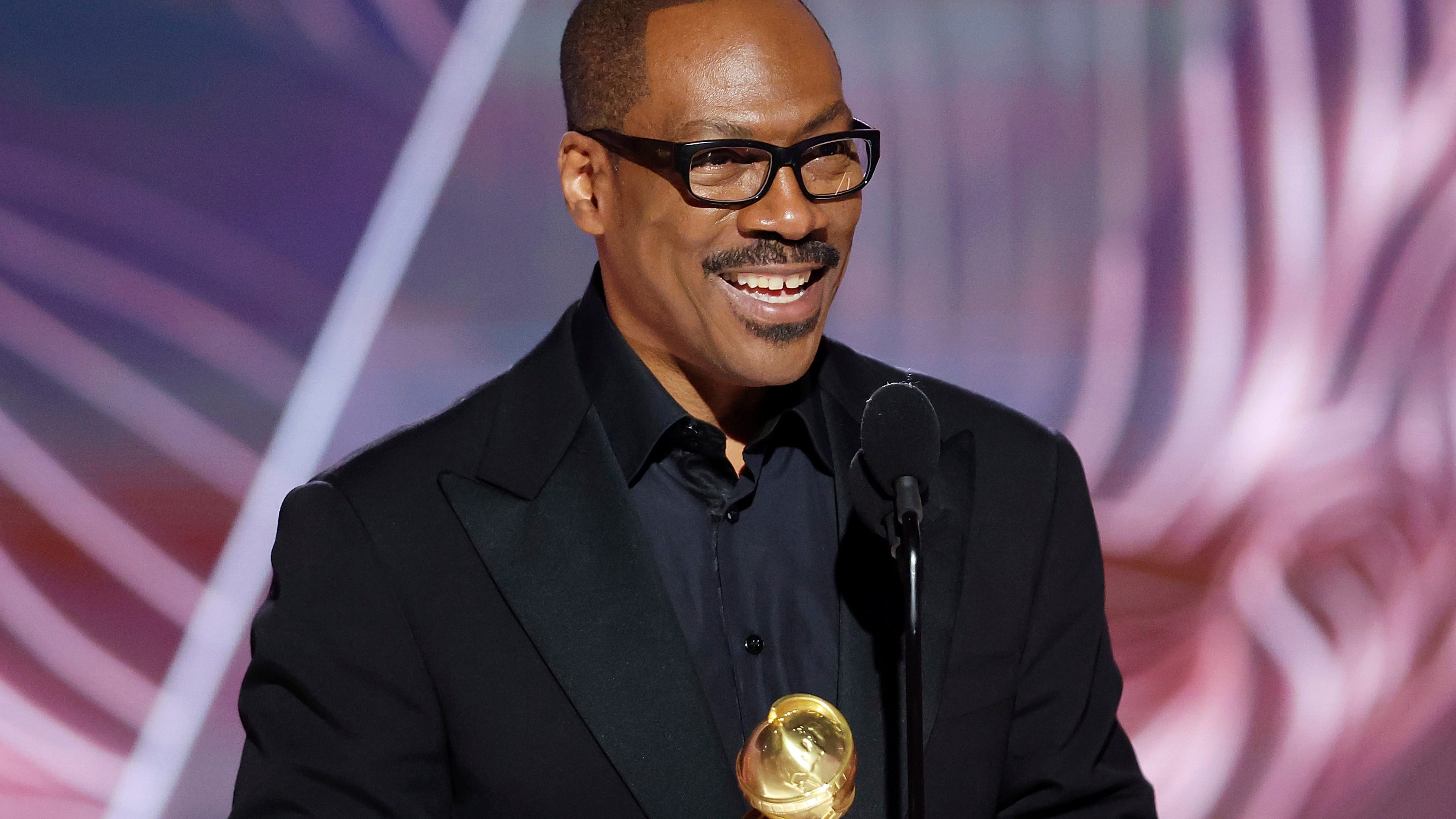 A flowery pianist, Eddie's brevity and other Globes moments